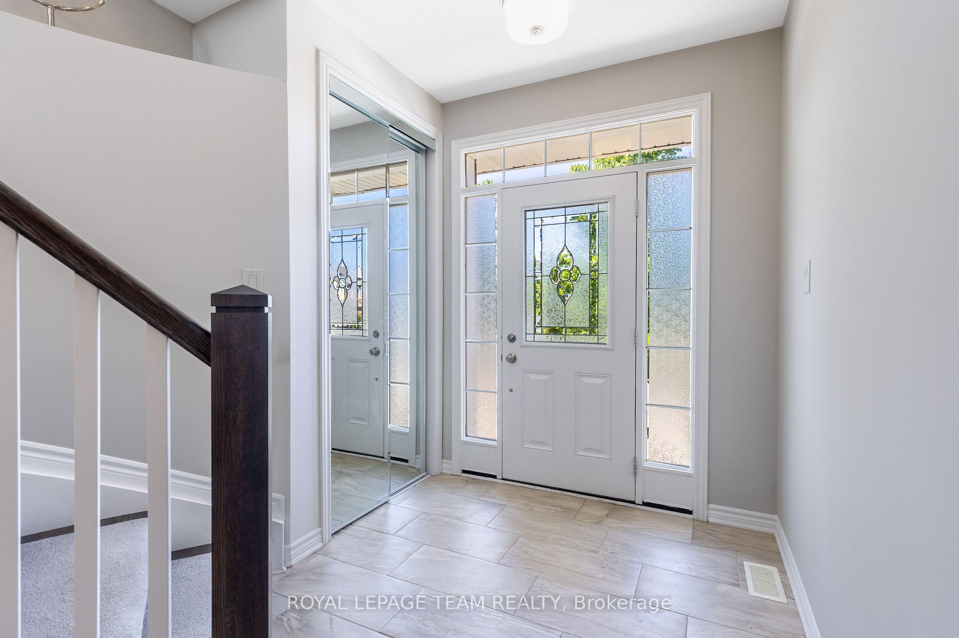 Photo 6 of 12 Oxalis Crescent, Ottawa, Kanata - Emerald Meadows/Trailwest — HOMEH