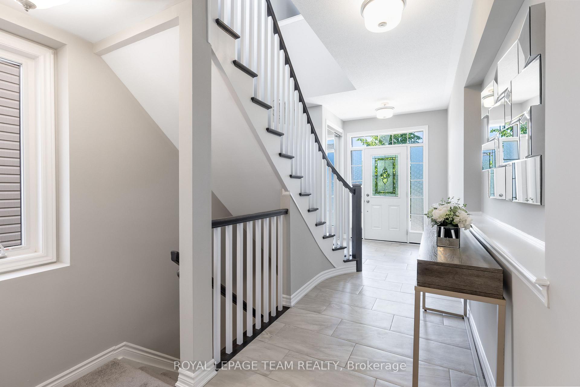 Photo 8 of 12 Oxalis Crescent, Ottawa, Kanata - Emerald Meadows/Trailwest — HOMEH