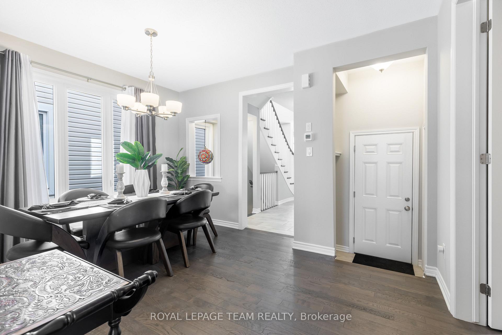 Photo 10 of 12 Oxalis Crescent, Ottawa, Kanata - Emerald Meadows/Trailwest — HOMEH