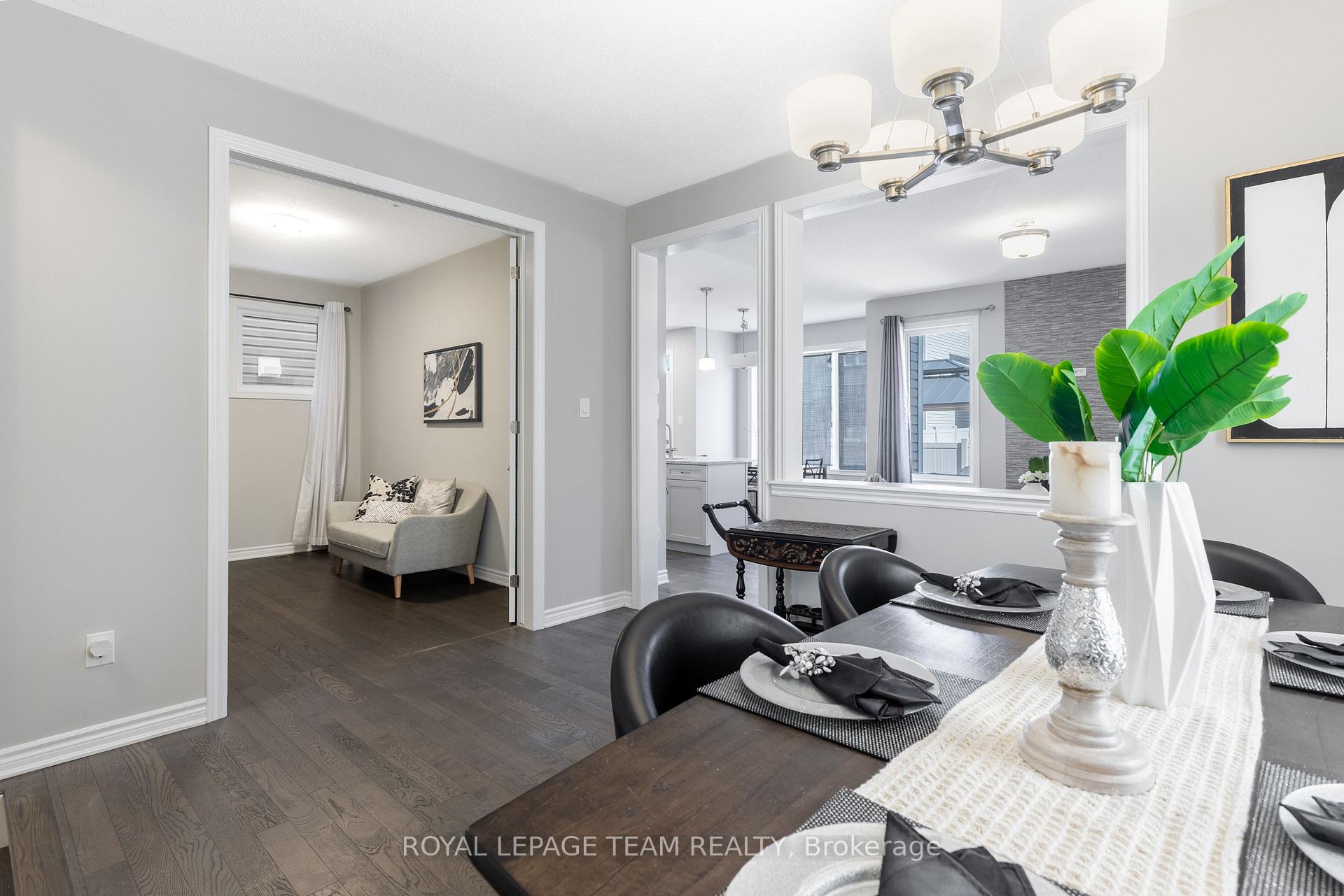 Photo 11 of 12 Oxalis Crescent, Ottawa, Kanata - Emerald Meadows/Trailwest — HOMEH