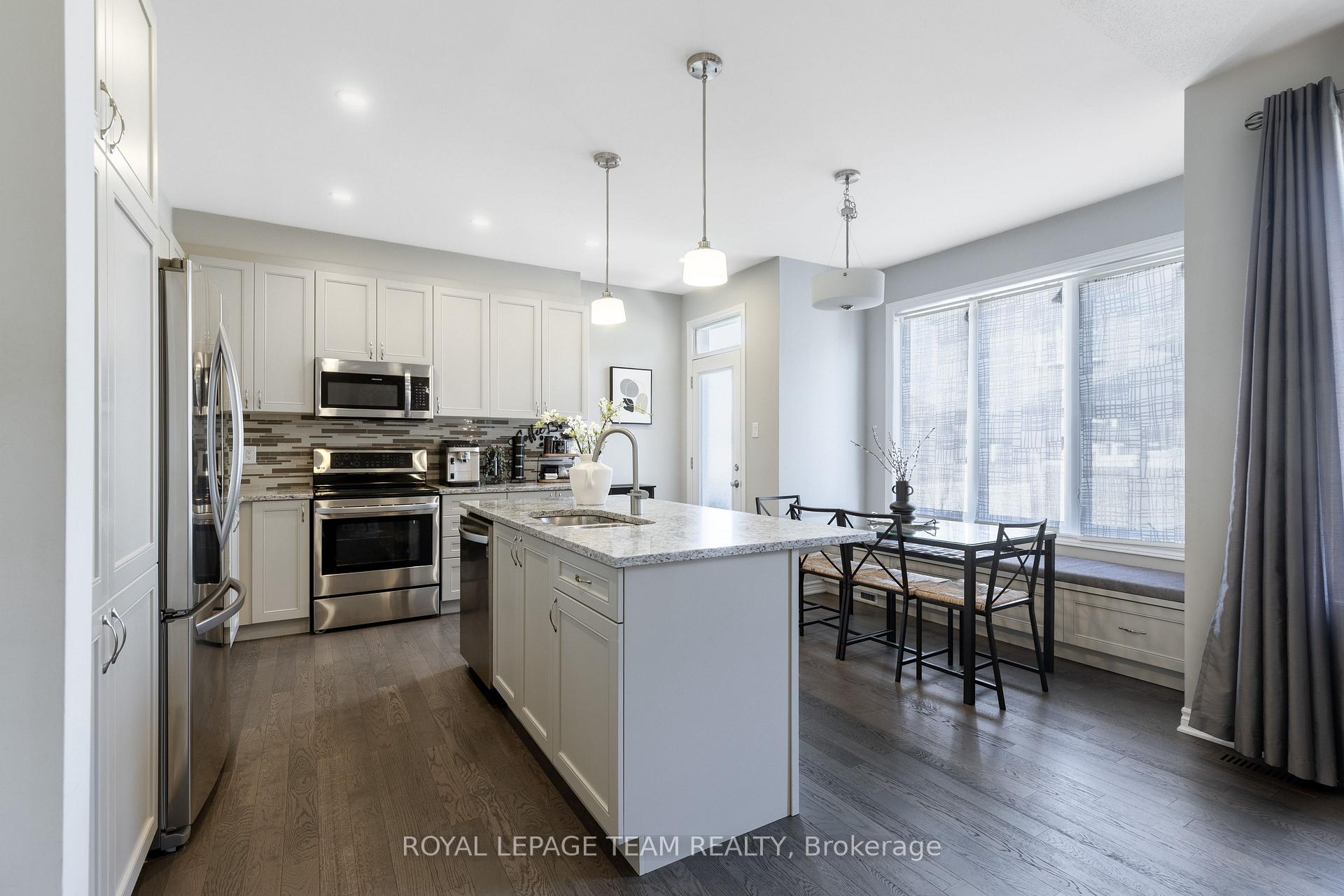 Photo 17 of 12 Oxalis Crescent, Ottawa, Kanata - Emerald Meadows/Trailwest — HOMEH