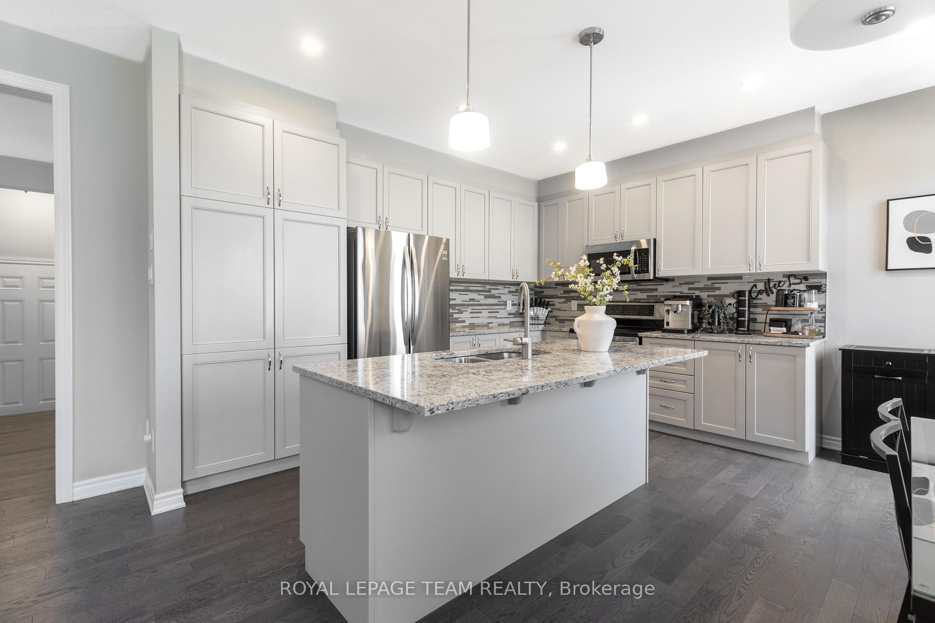 Photo 18 of 12 Oxalis Crescent, Ottawa, Kanata - Emerald Meadows/Trailwest — HOMEH