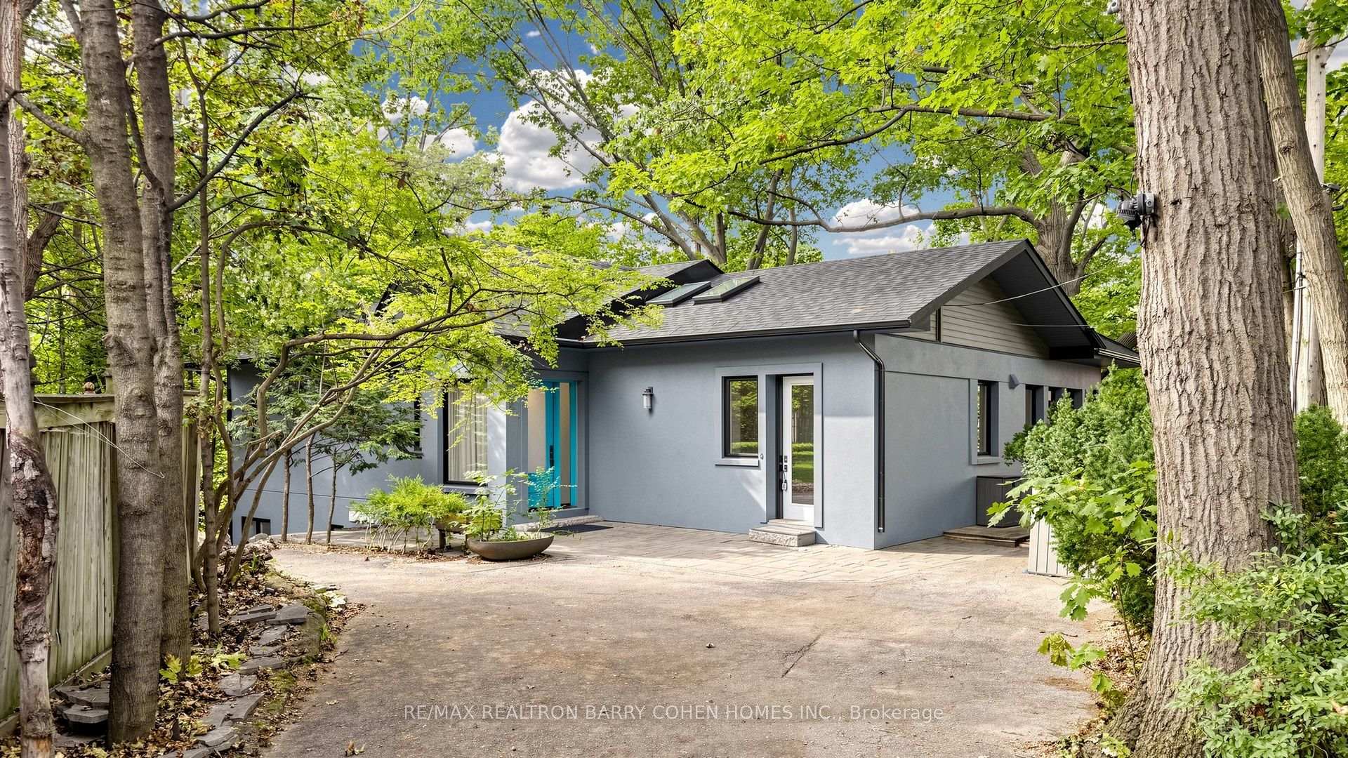 Photo 2 of 7 Greenbrook Drive, North York, Beechborough-Greenbrook — HOMEH