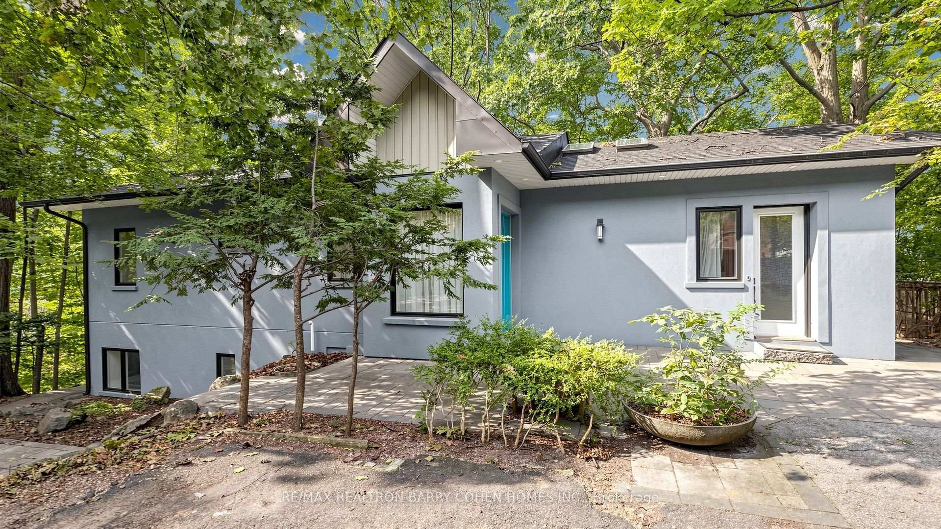 Photo 3 of 7 Greenbrook Drive, North York, Beechborough-Greenbrook — HOMEH