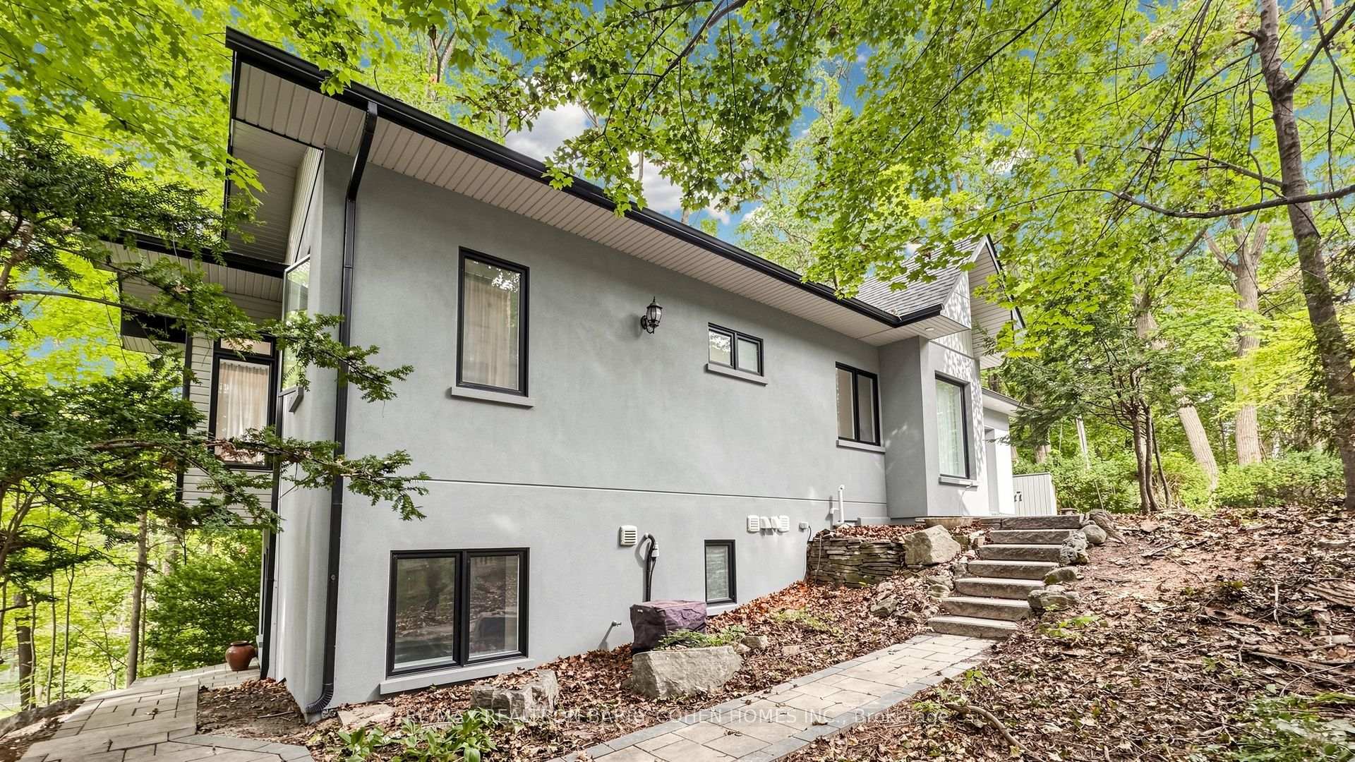 Photo 4 of 7 Greenbrook Drive, North York, Beechborough-Greenbrook — HOMEH