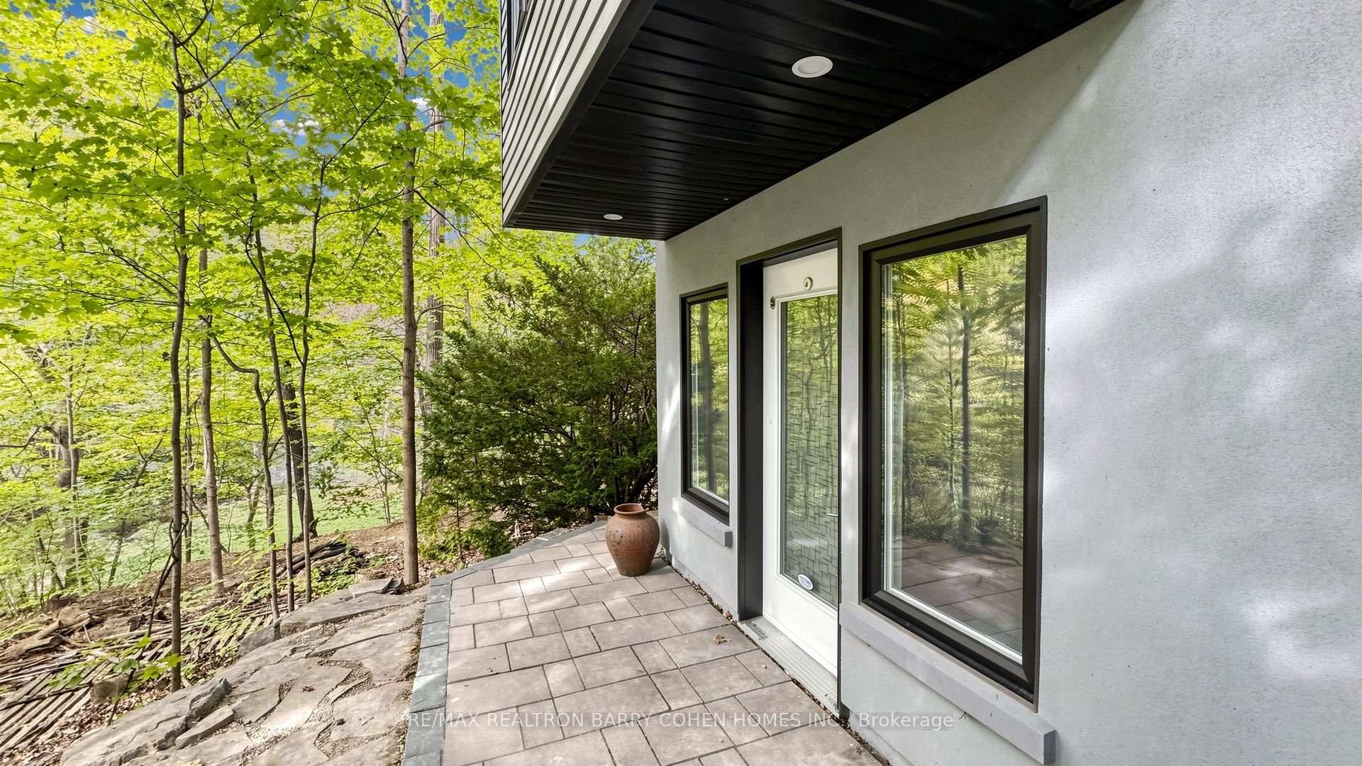 Photo 5 of 7 Greenbrook Drive, North York, Beechborough-Greenbrook — HOMEH
