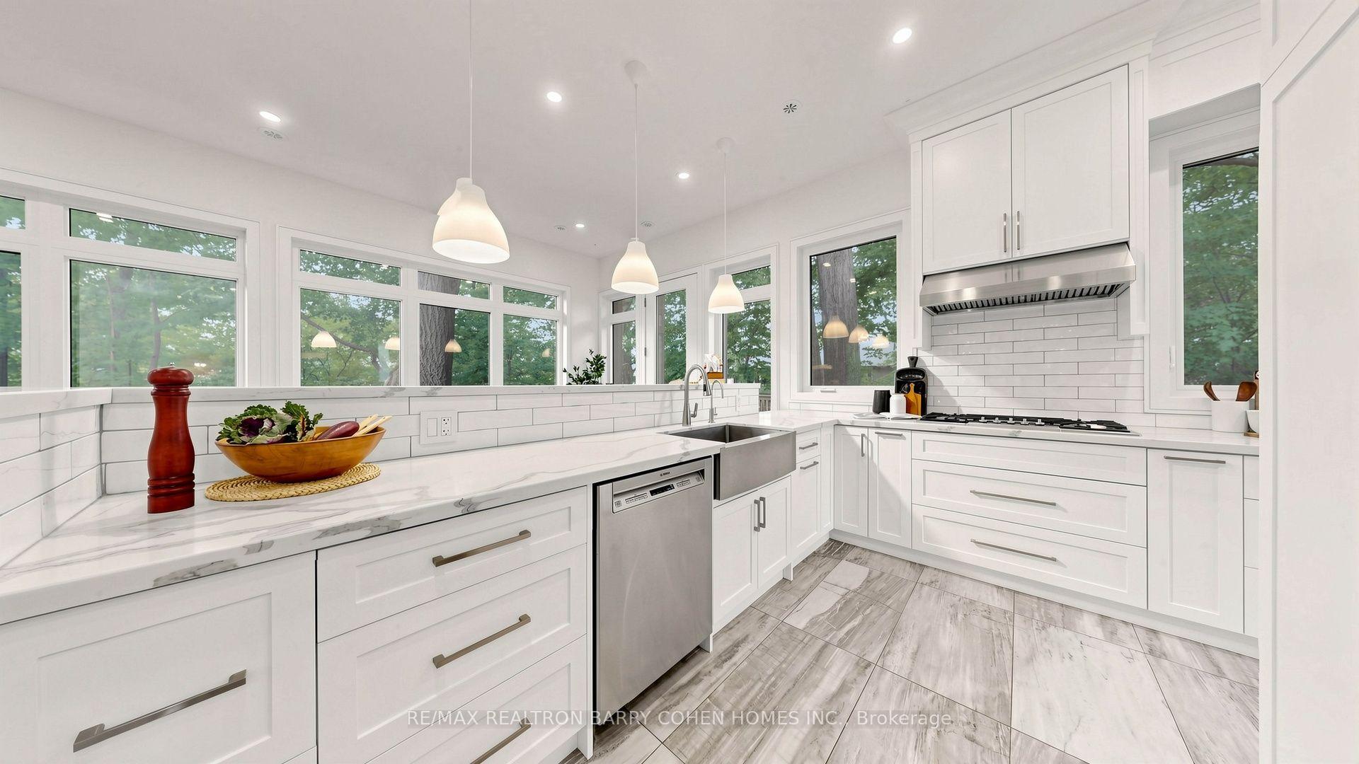 Photo 20 of 7 Greenbrook Drive, North York, Beechborough-Greenbrook — HOMEH