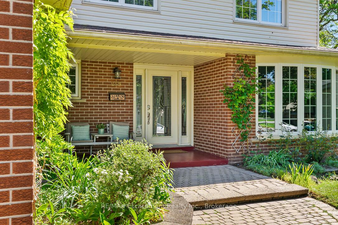 Photo 4 of 255 Spring Garden Road, Oakville, Southwest — HOMEH