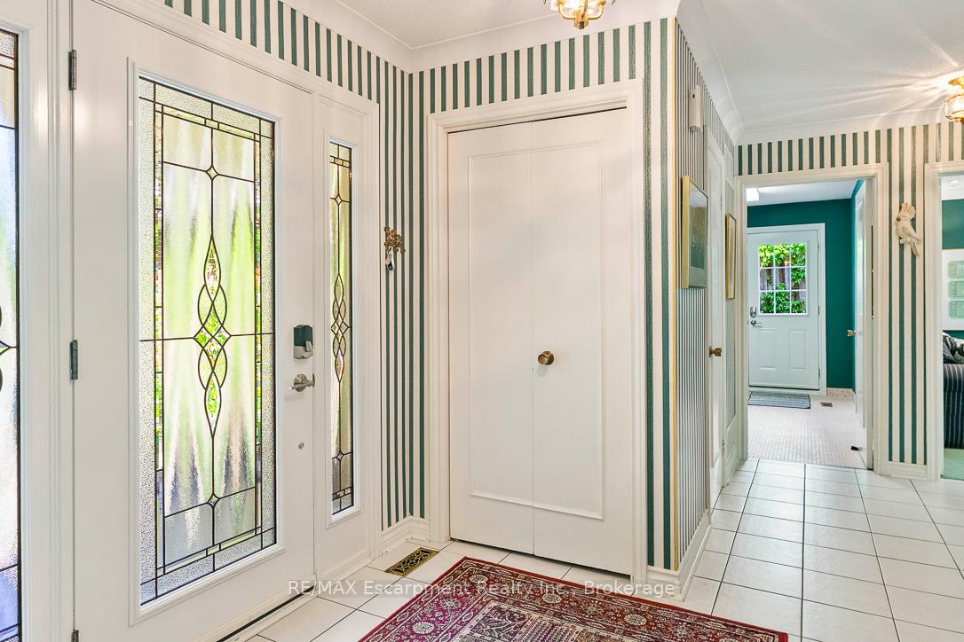 Photo 5 of 255 Spring Garden Road, Oakville, Southwest — HOMEH