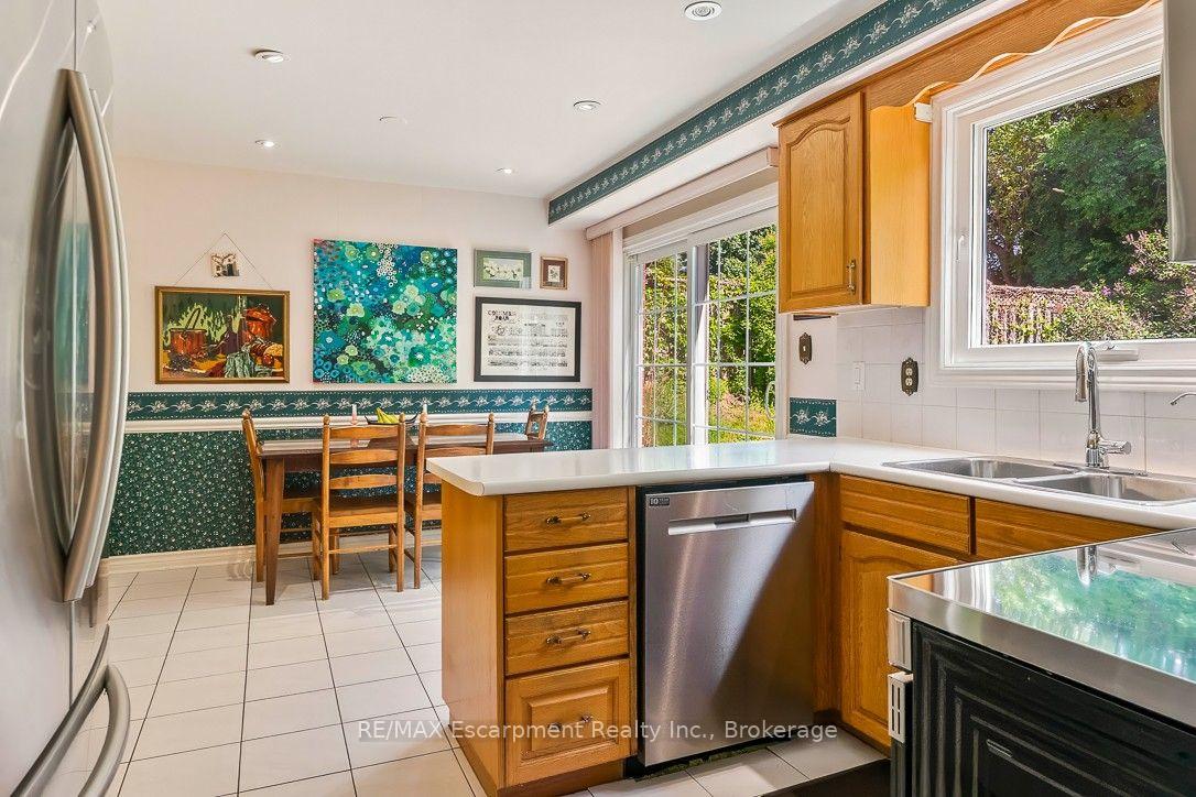Photo 14 of 255 Spring Garden Road, Oakville, Southwest — HOMEH