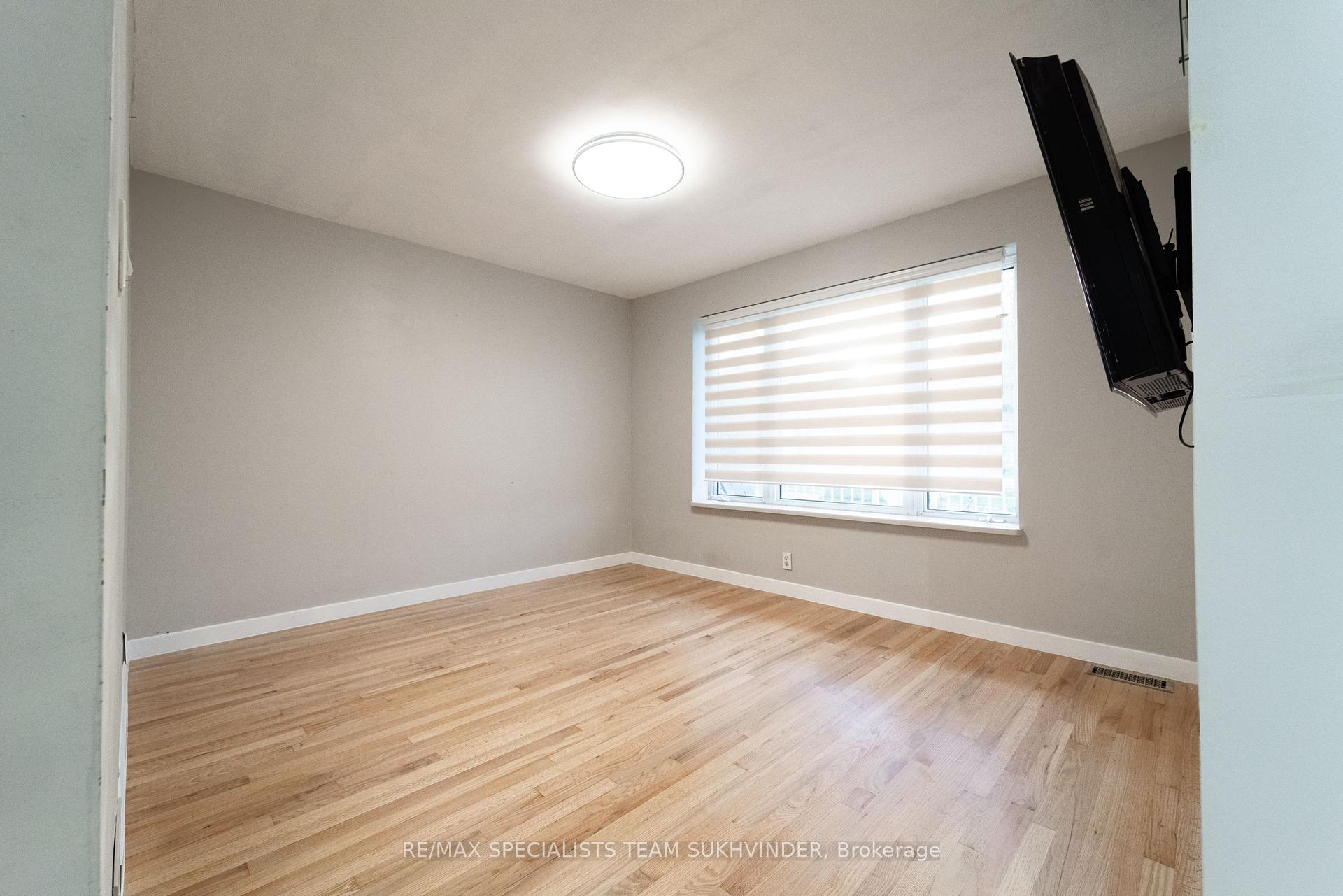 Photo 17 of Unit Main, 79 Redwater Drive, Etobicoke, Rexdale-Kipling — HOMEH