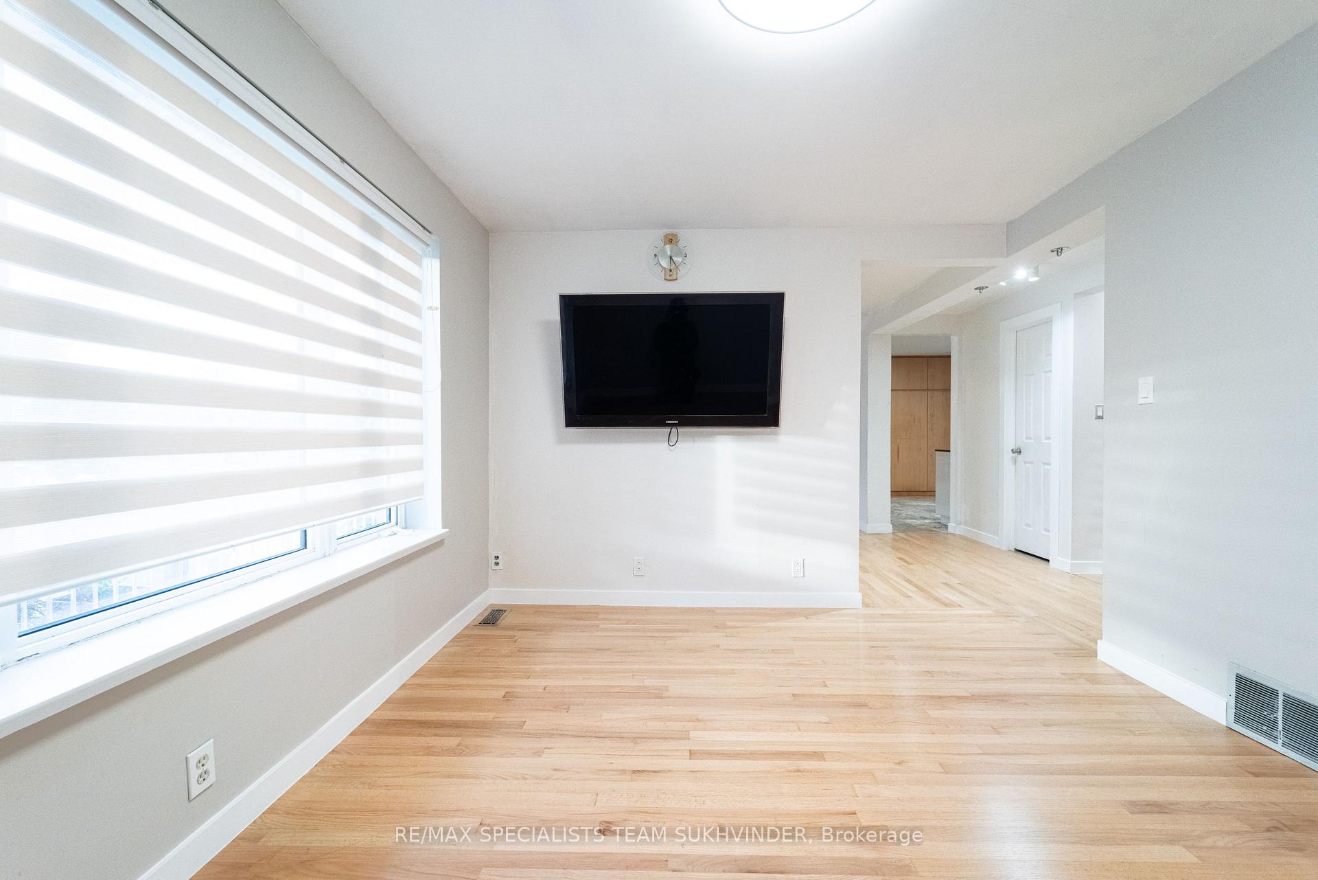Photo 7 of Unit Main, 79 Redwater Drive, Etobicoke, Rexdale-Kipling — HOMEH