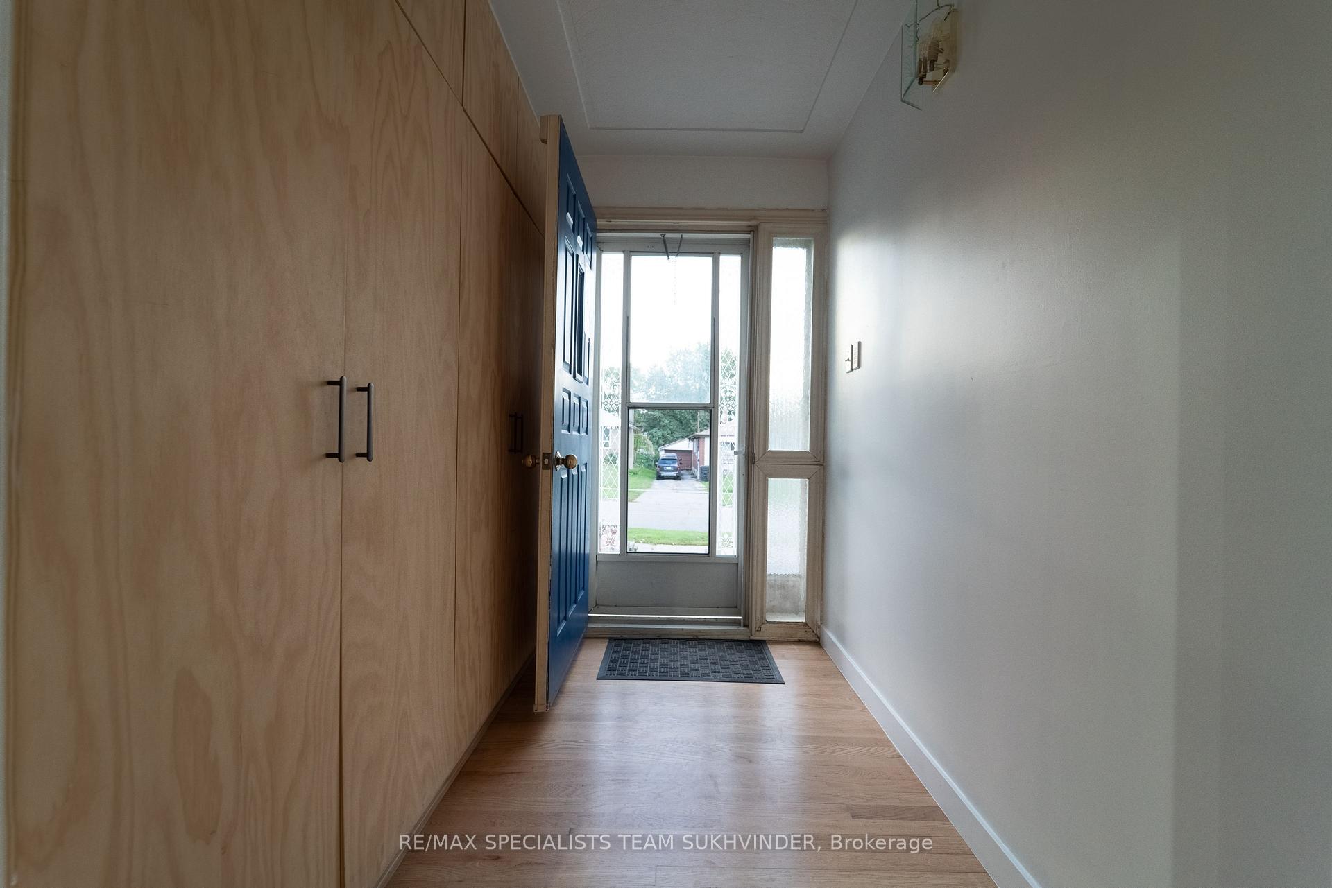 Photo 3 of Unit Main, 79 Redwater Drive, Etobicoke, Rexdale-Kipling — HOMEH