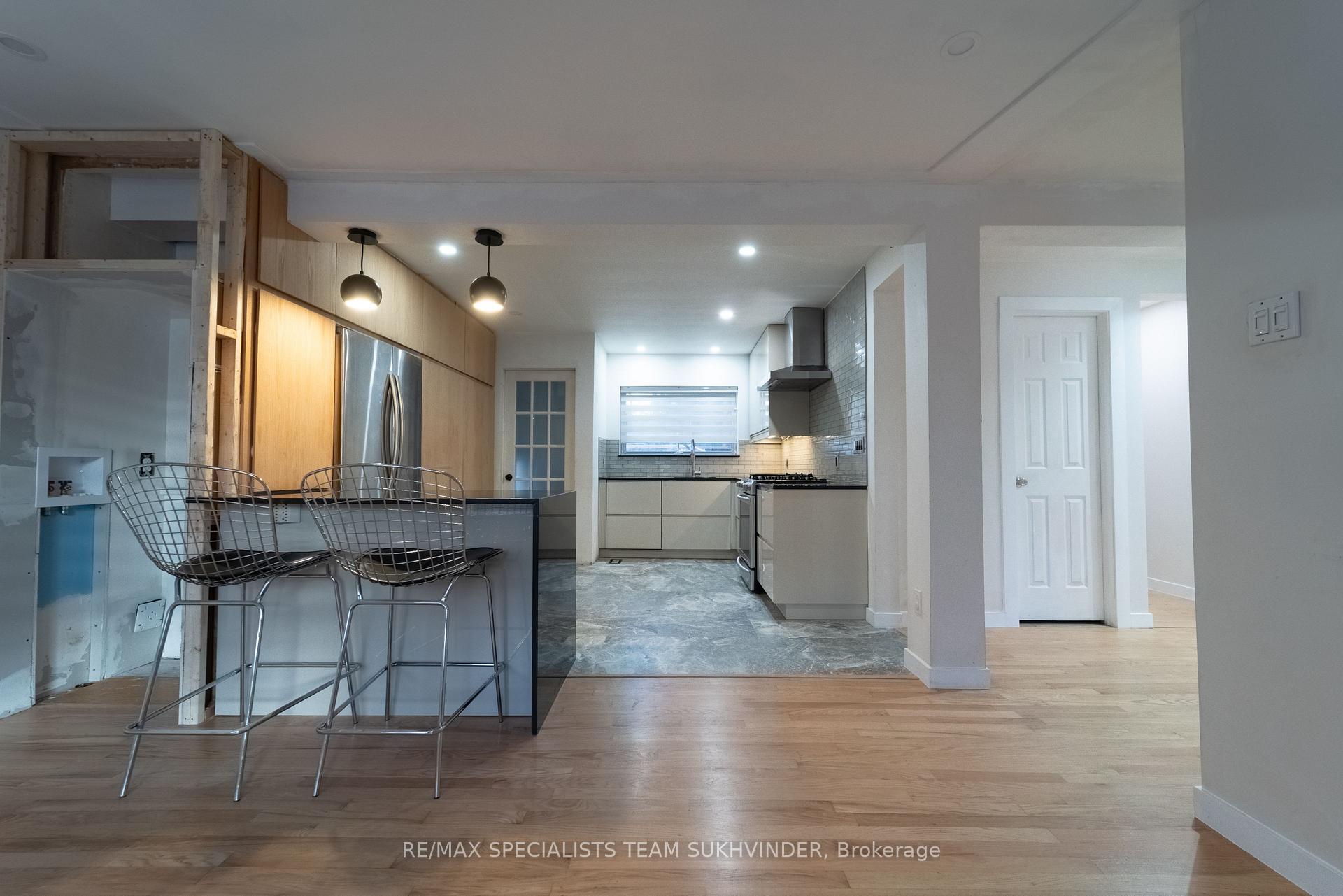 Photo 5 of Unit Main, 79 Redwater Drive, Etobicoke, Rexdale-Kipling — HOMEH