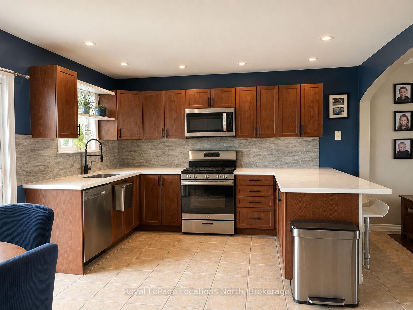 Photo 2 of 239 Atkinson Street, Clearview, Stayner — HOMEH
