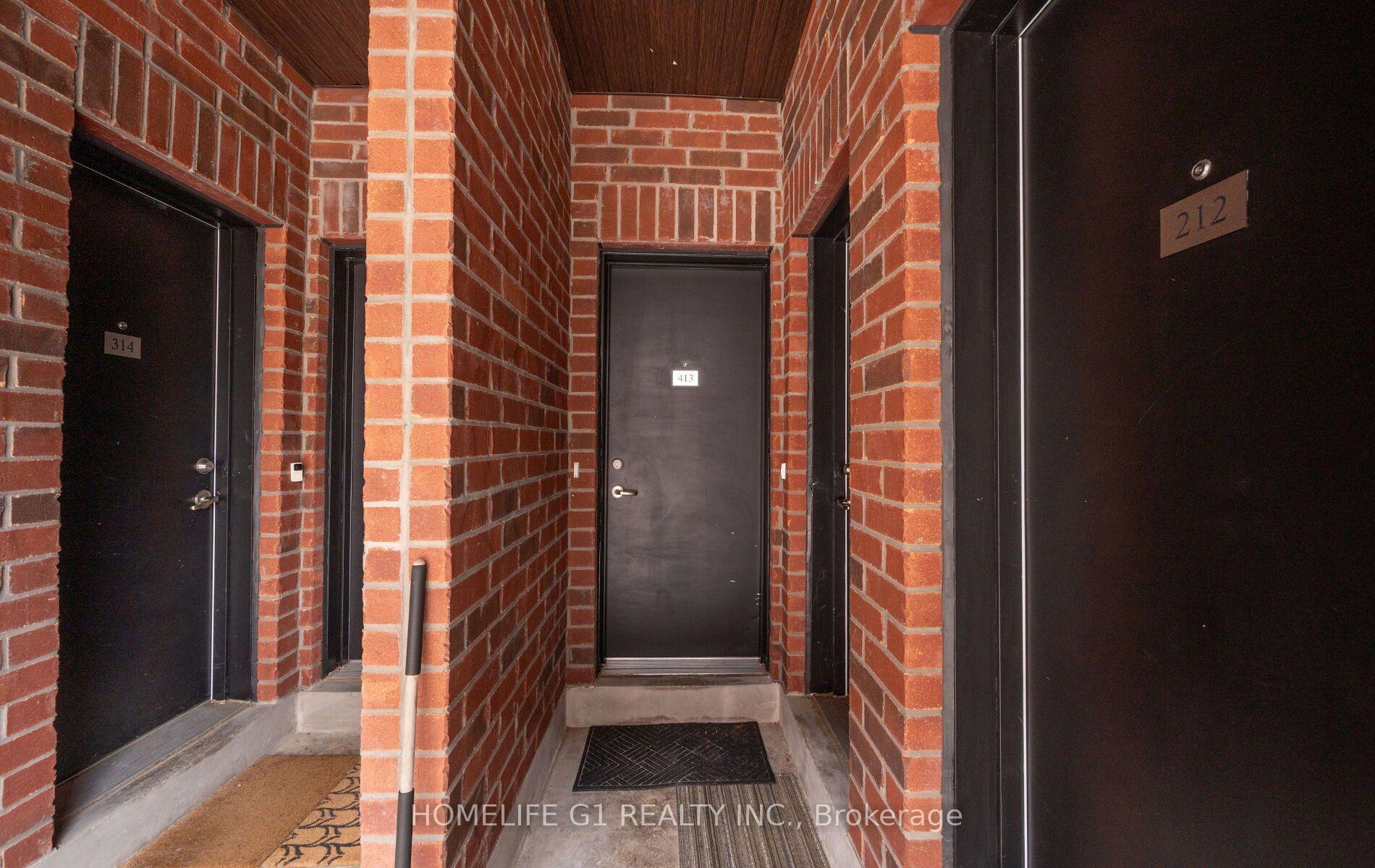 Photo 7 of 1 Whitaker Way, Whitchurch-Stouffville, Stouffville — HOMEH