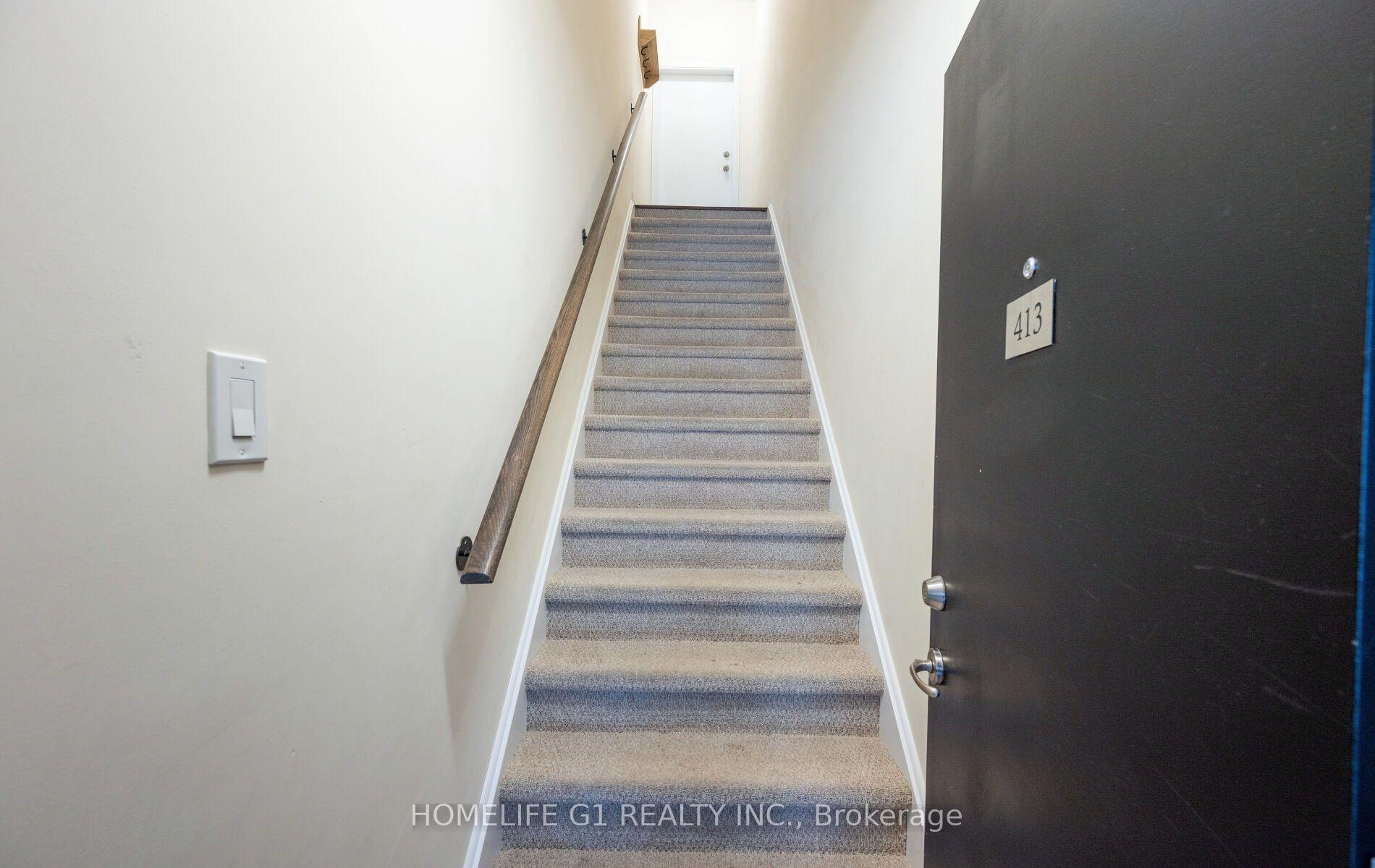 Photo 9 of 1 Whitaker Way, Whitchurch-Stouffville, Stouffville — HOMEH