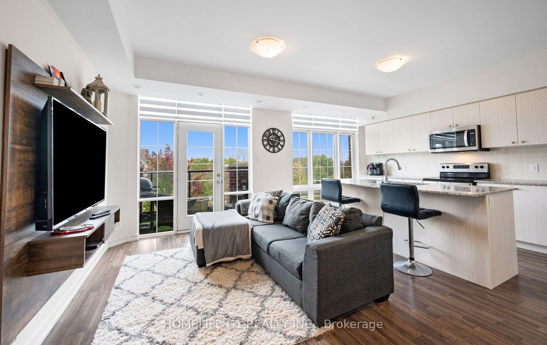 Photo 12 of 1 Whitaker Way, Whitchurch-Stouffville, Stouffville — HOMEH