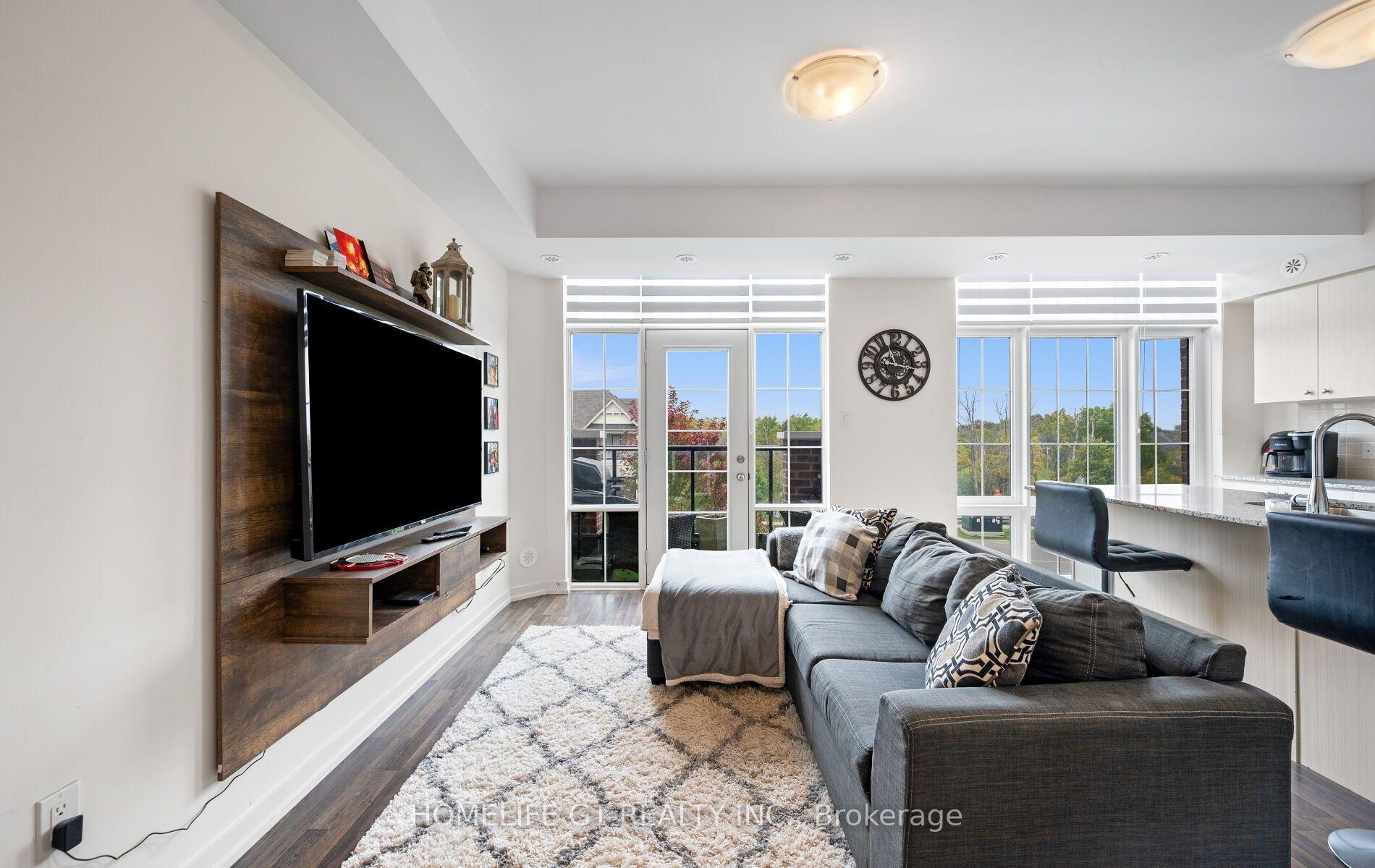 Photo 13 of 1 Whitaker Way, Whitchurch-Stouffville, Stouffville — HOMEH