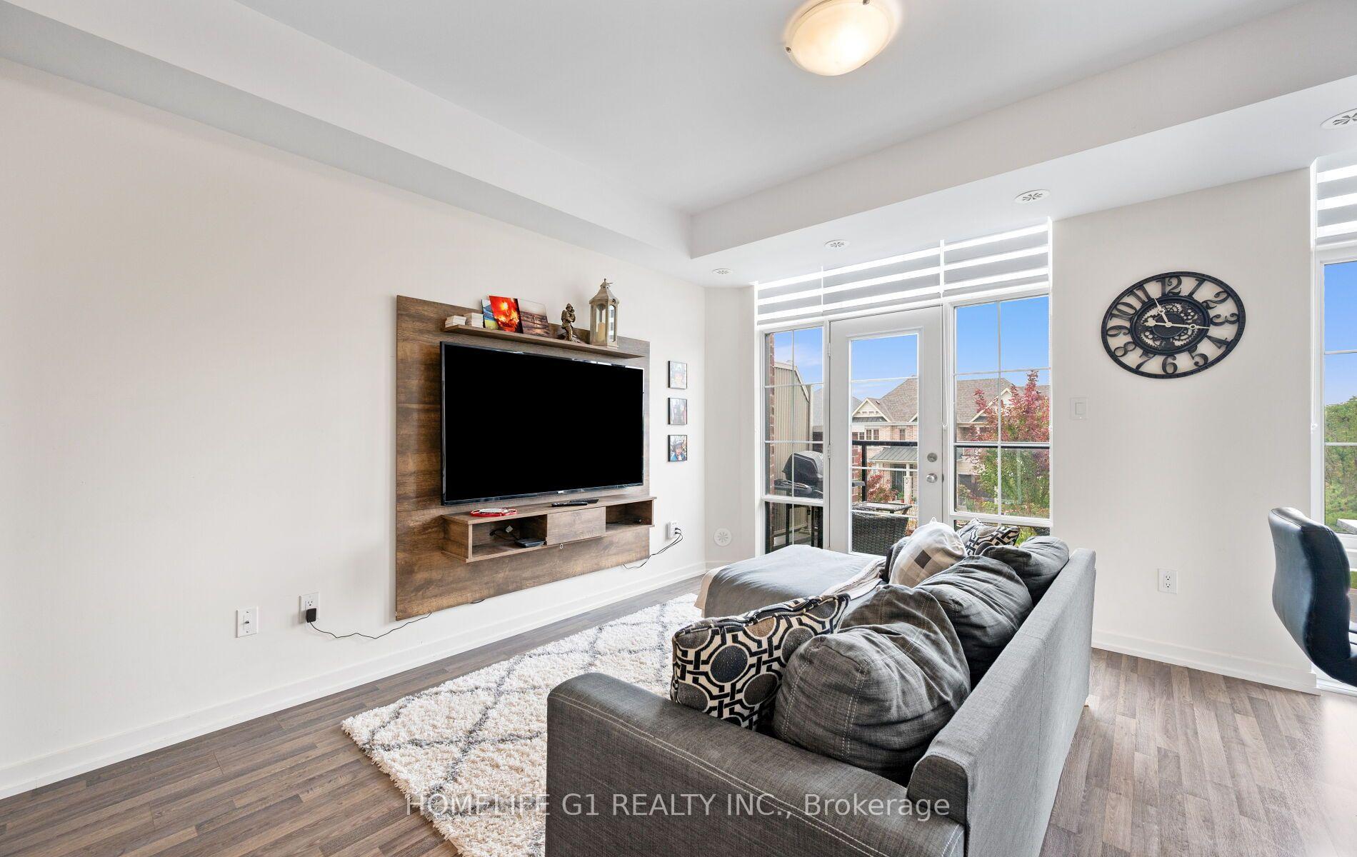 Photo 14 of 1 Whitaker Way, Whitchurch-Stouffville, Stouffville — HOMEH