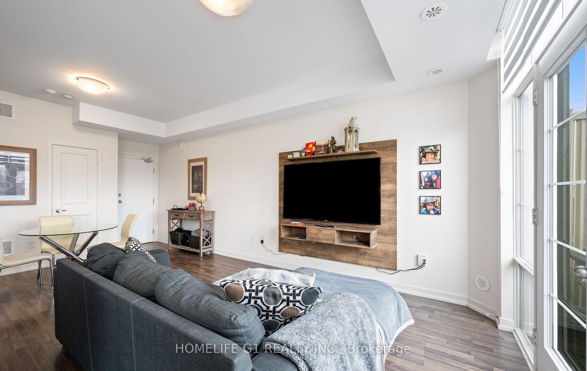 Photo 15 of 1 Whitaker Way, Whitchurch-Stouffville, Stouffville — HOMEH