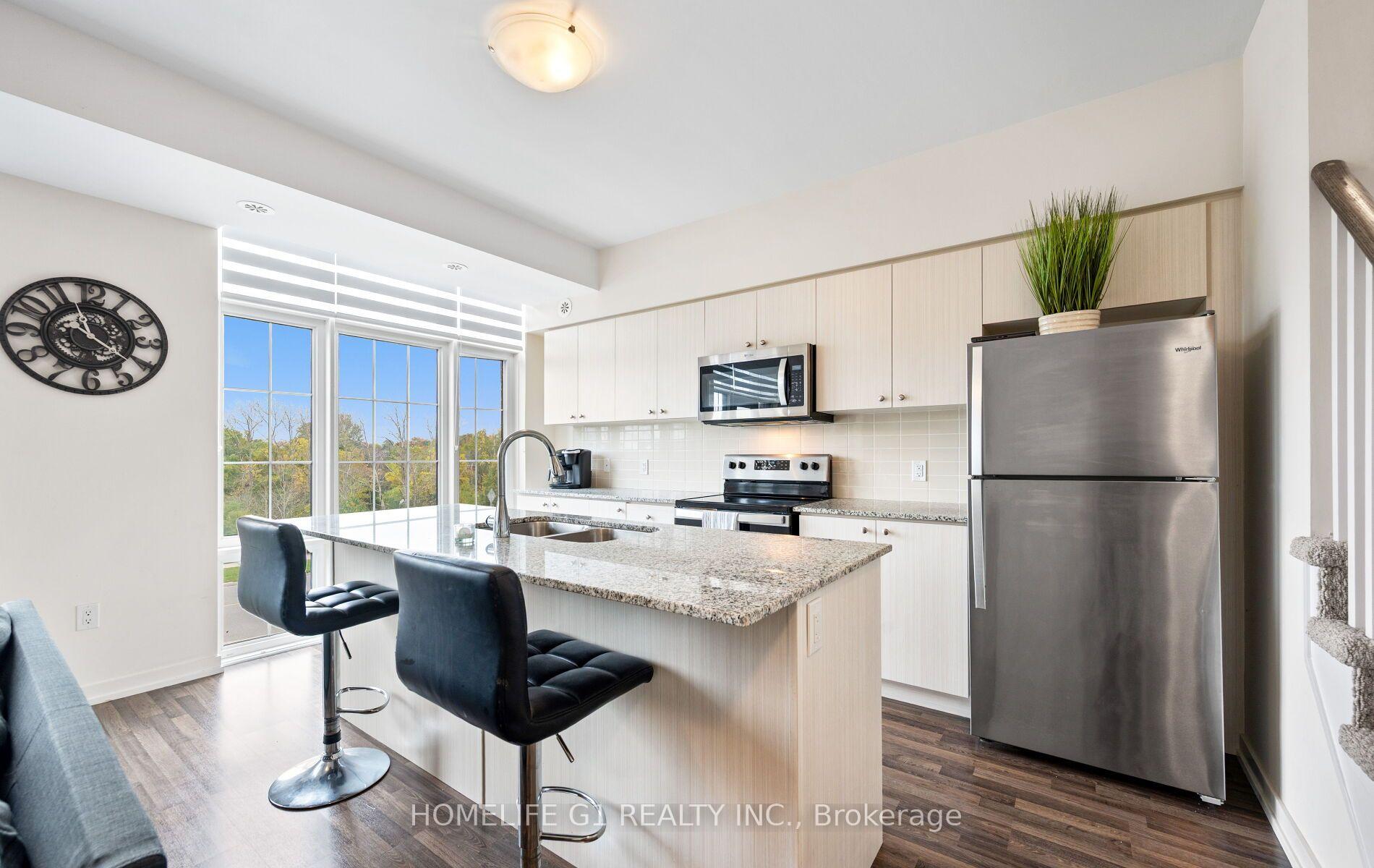 Photo 18 of 1 Whitaker Way, Whitchurch-Stouffville, Stouffville — HOMEH