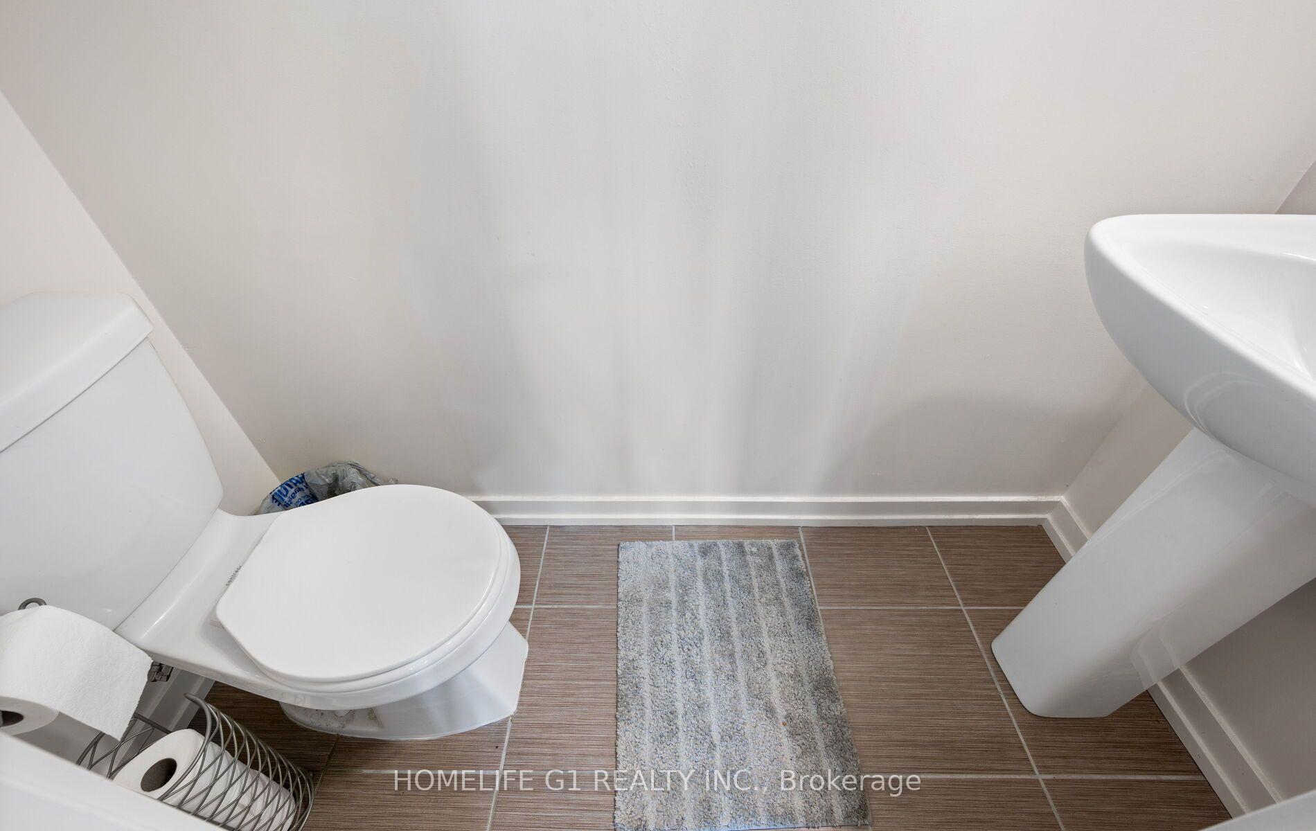 Photo 21 of 1 Whitaker Way, Whitchurch-Stouffville, Stouffville — HOMEH