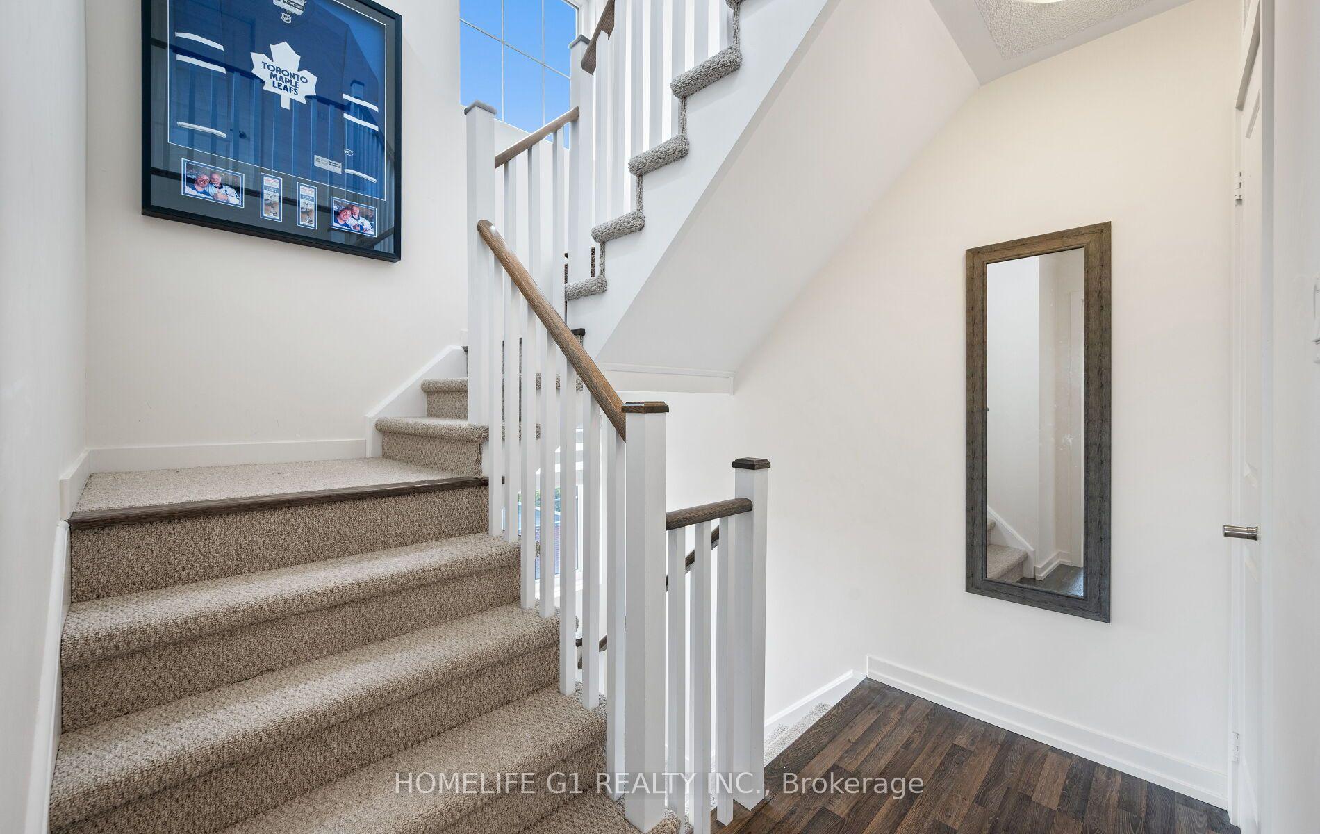 Photo 31 of 1 Whitaker Way, Whitchurch-Stouffville, Stouffville — HOMEH