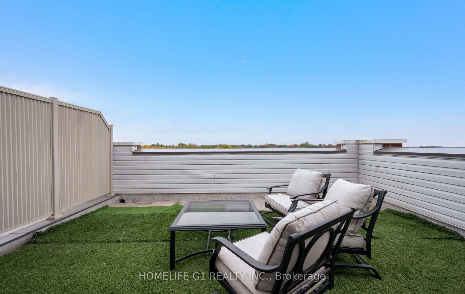 Photo 35 of 1 Whitaker Way, Whitchurch-Stouffville, Stouffville — HOMEH