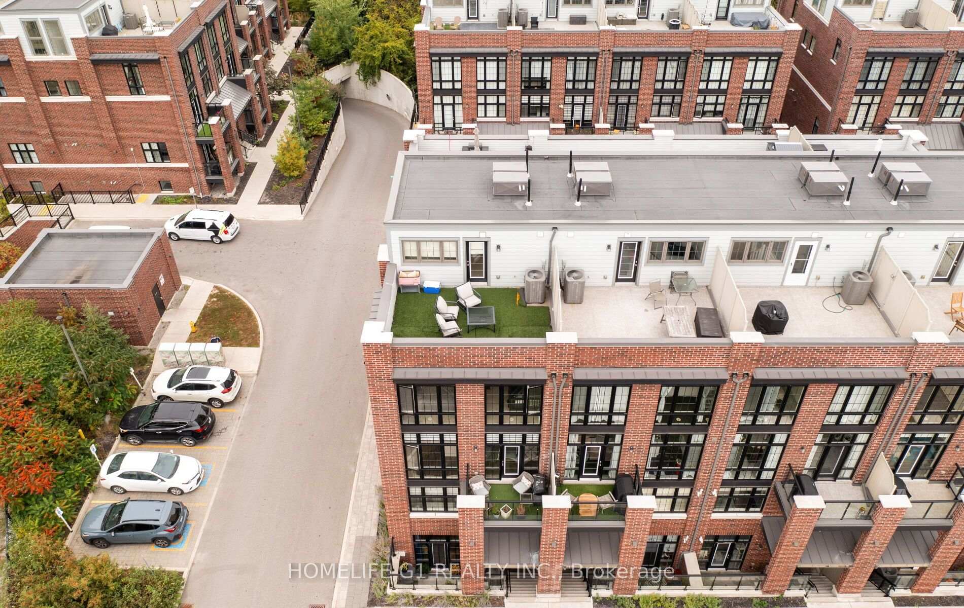 Photo 37 of 1 Whitaker Way, Whitchurch-Stouffville, Stouffville — HOMEH