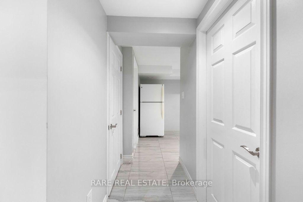 Photo 5 of Unit Lower, 733 Eaglemount Crescent, Mississauga, Erindale — HOMEH