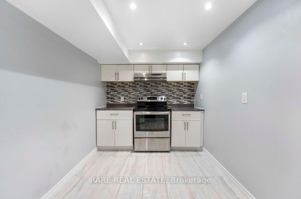 Photo 10 of Unit Lower, 733 Eaglemount Crescent, Mississauga, Erindale — HOMEH
