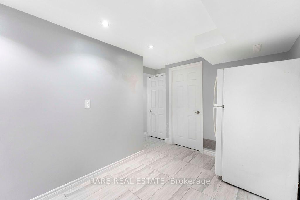 Photo 11 of Unit Lower, 733 Eaglemount Crescent, Mississauga, Erindale — HOMEH