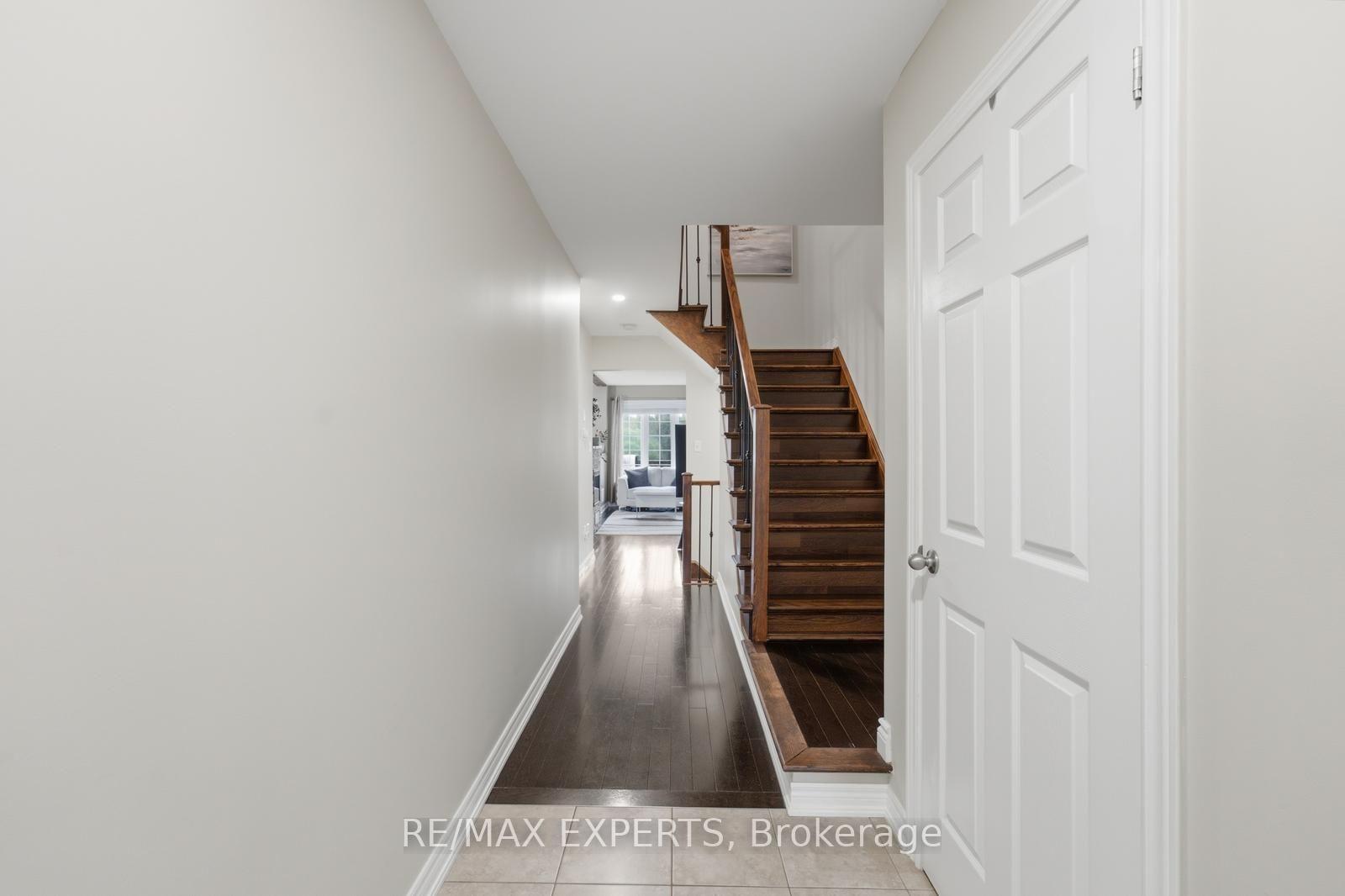 Photo 4 of 72 Victor Large Way, Orangeville — HOMEH