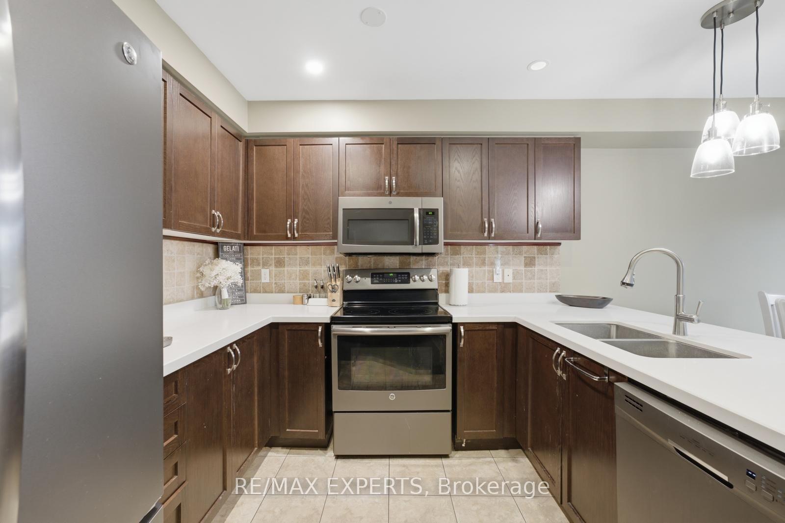 Photo 10 of 72 Victor Large Way, Orangeville — HOMEH
