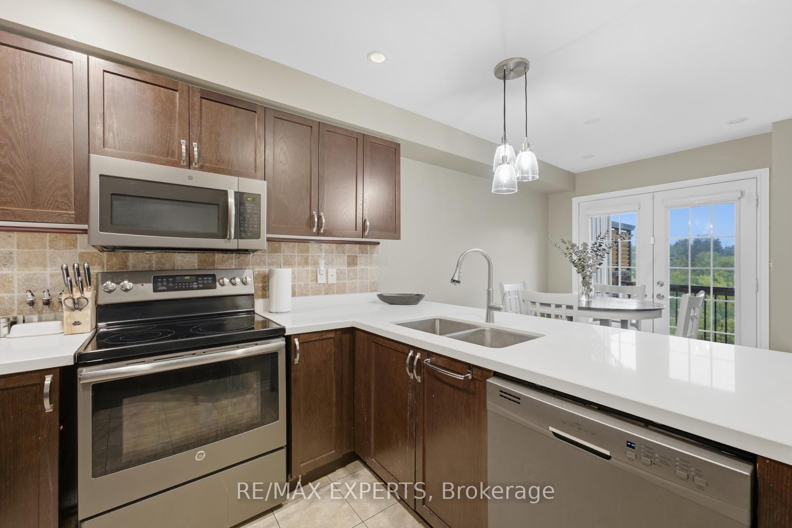 Photo 11 of 72 Victor Large Way, Orangeville — HOMEH