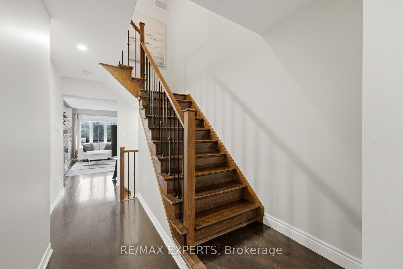 Photo 15 of 72 Victor Large Way, Orangeville — HOMEH