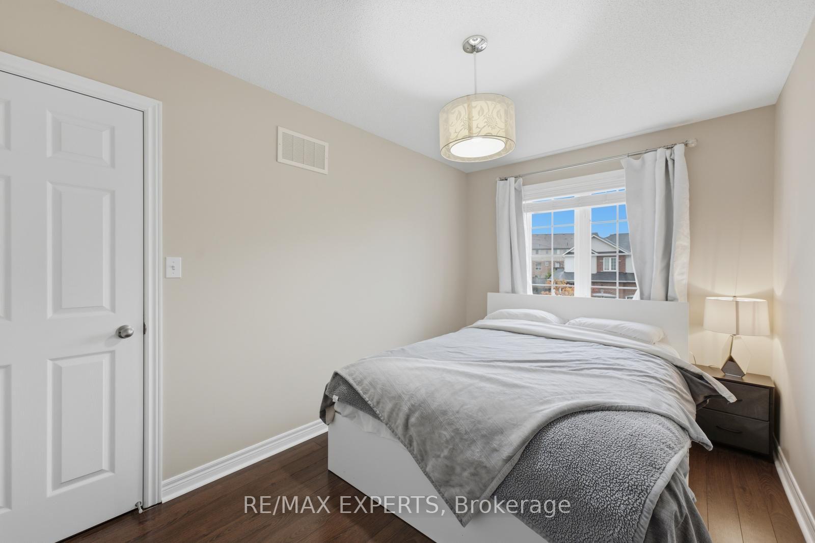 Photo 23 of 72 Victor Large Way, Orangeville — HOMEH