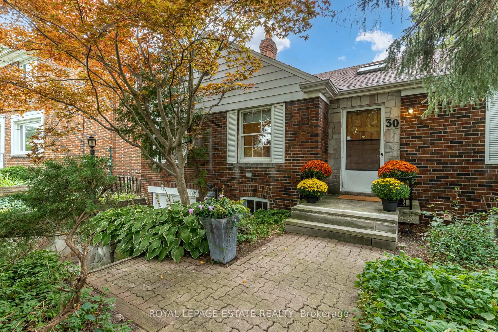 Photo 2 of 30 Barbara Crescent, Toronto, East York — HOMEH
