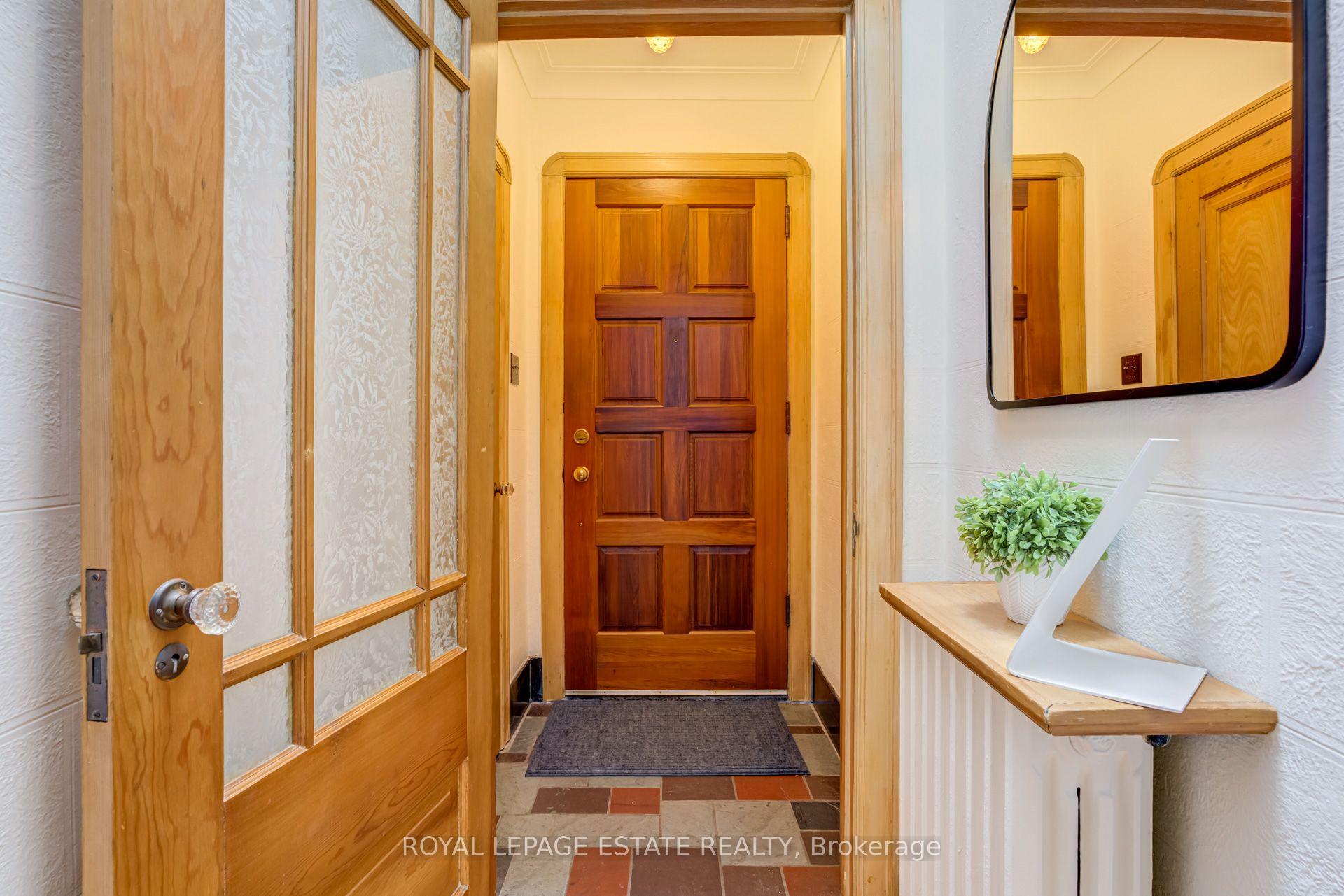 Photo 5 of 30 Barbara Crescent, Toronto, East York — HOMEH