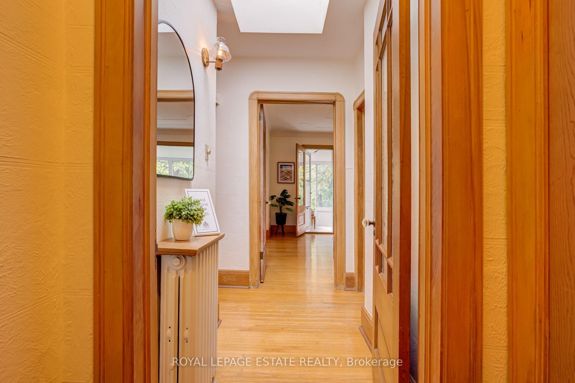 Photo 6 of 30 Barbara Crescent, Toronto, East York — HOMEH