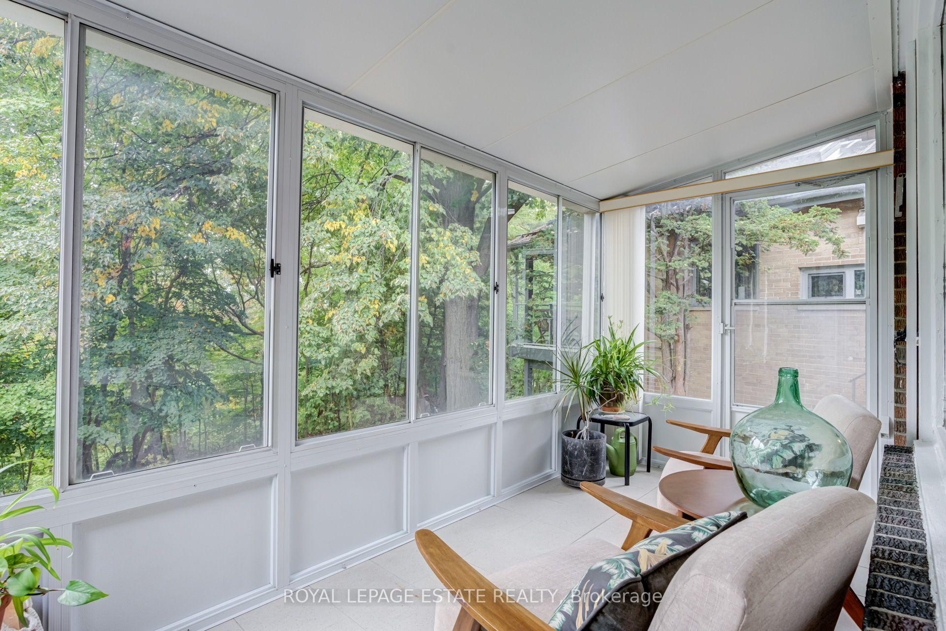 Photo 13 of 30 Barbara Crescent, Toronto, East York — HOMEH