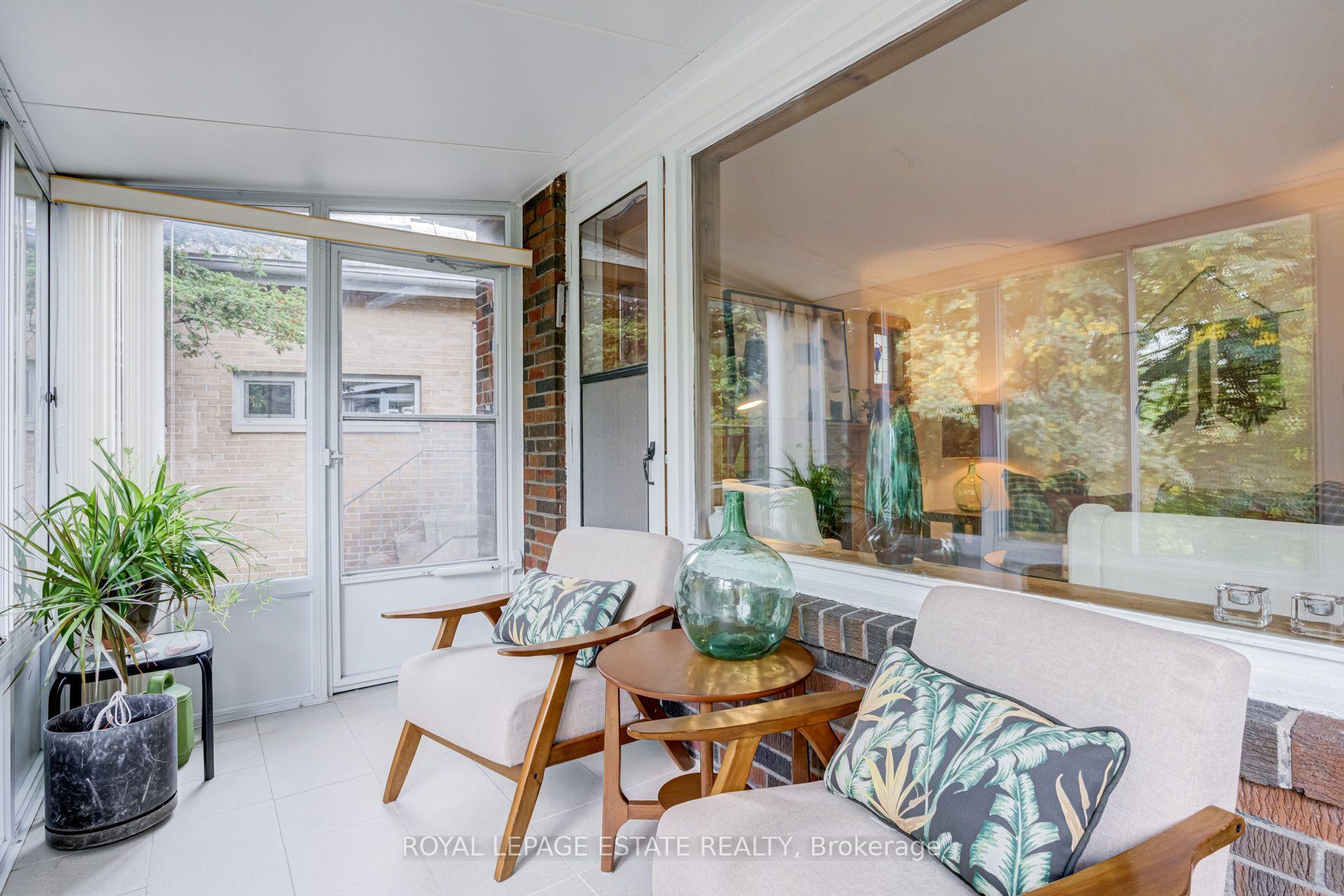 Photo 14 of 30 Barbara Crescent, Toronto, East York — HOMEH