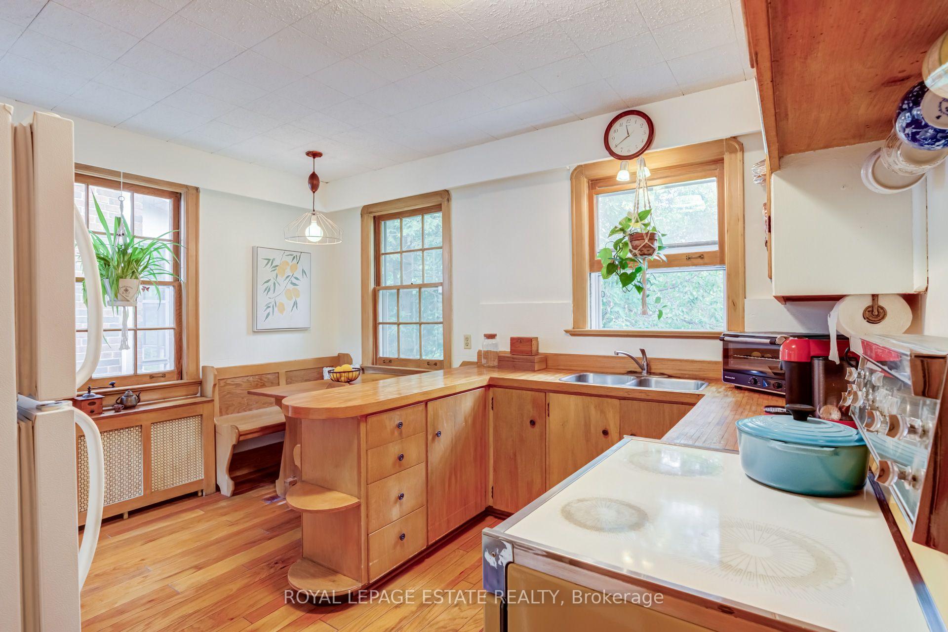 Photo 15 of 30 Barbara Crescent, Toronto, East York — HOMEH