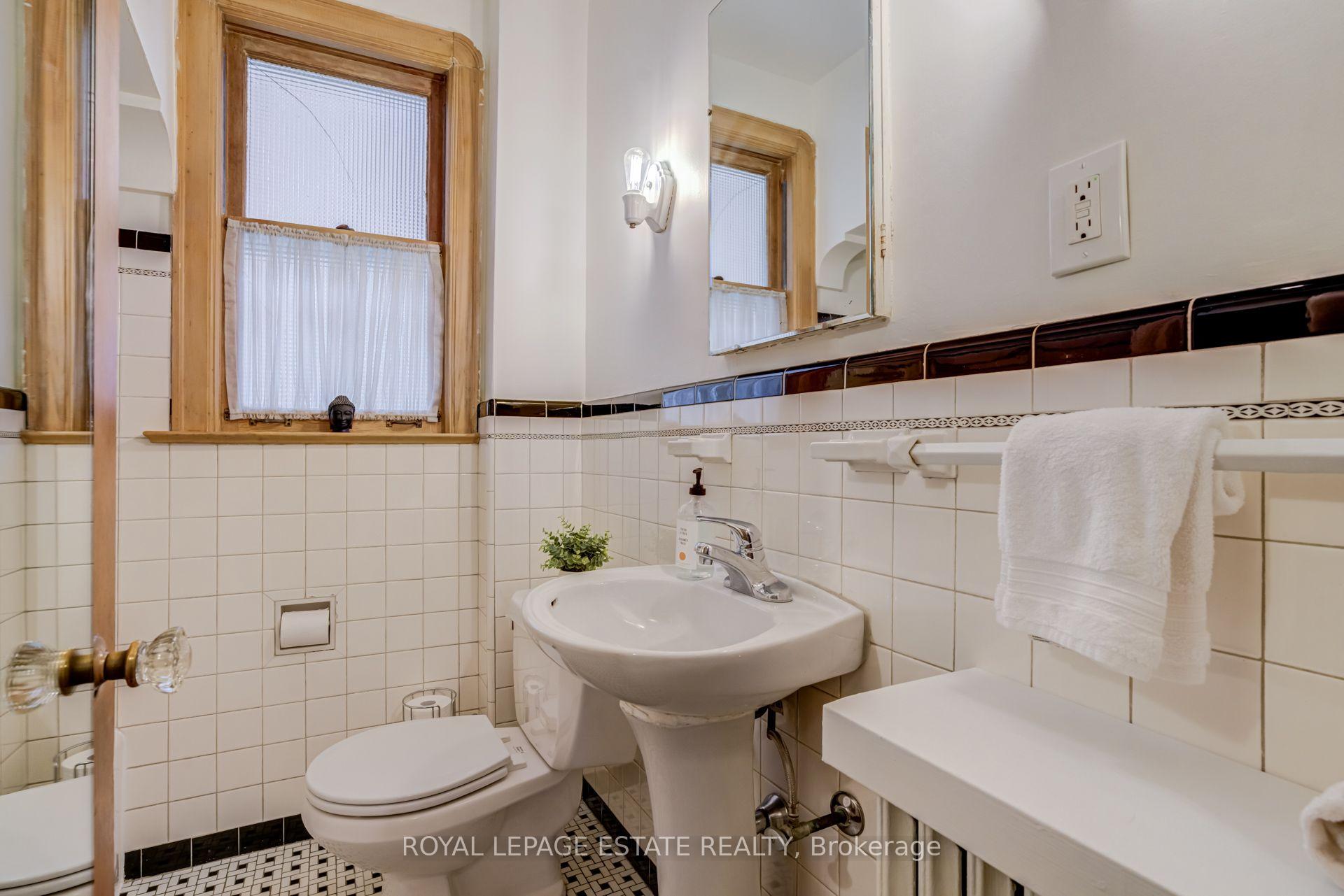 Photo 25 of 30 Barbara Crescent, Toronto, East York — HOMEH