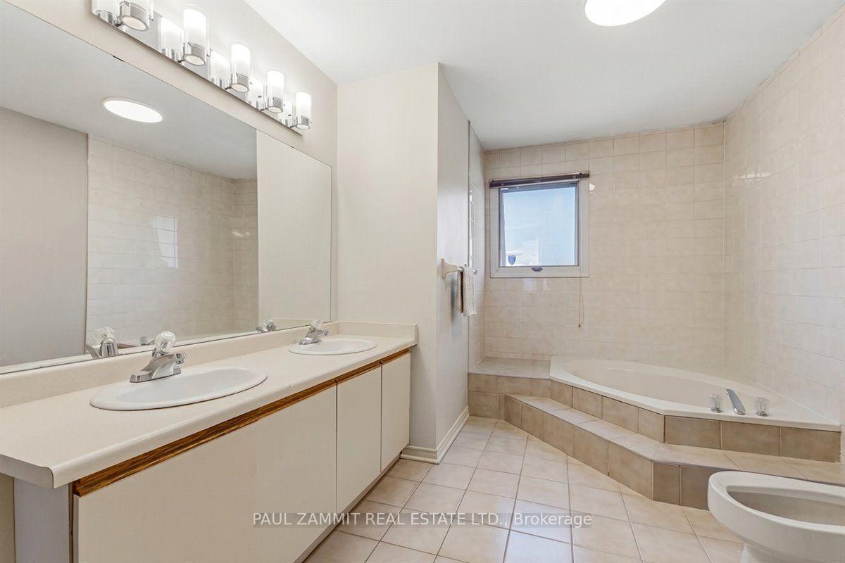Photo 19 of 236 Green Lane, Markham, Thornlea — HOMEH