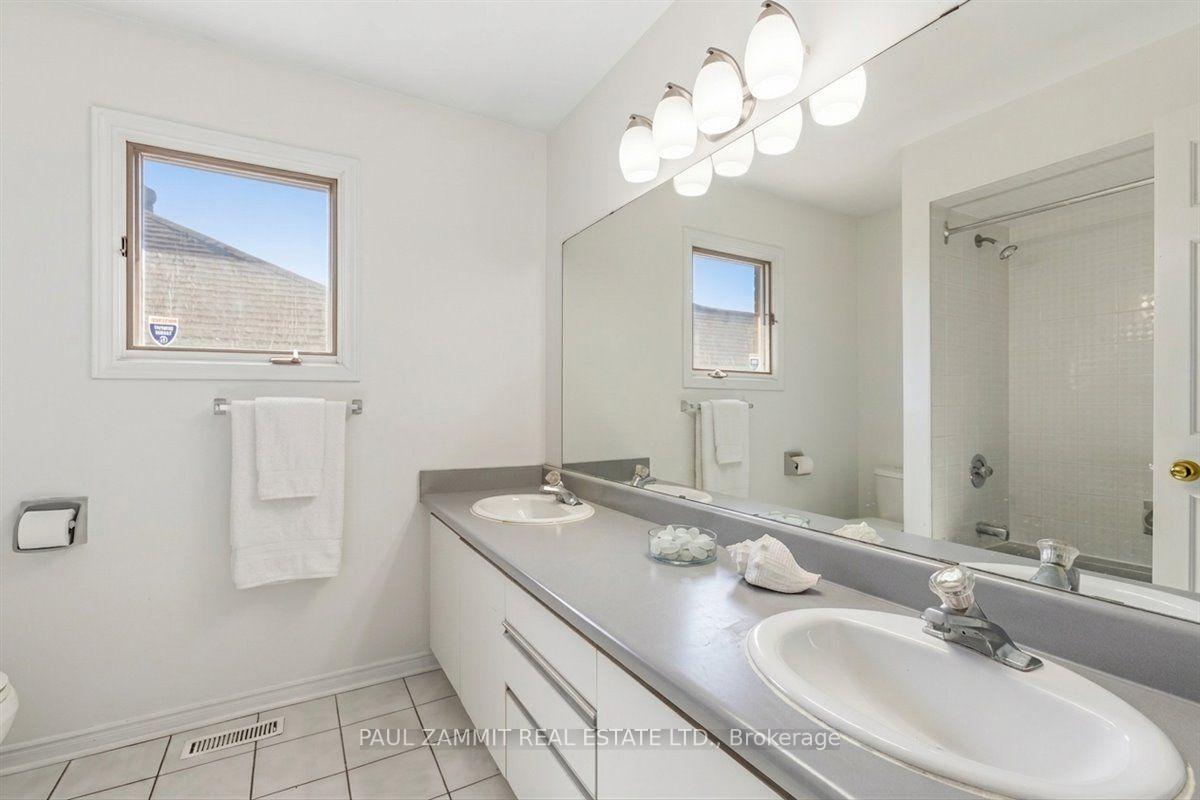 Photo 22 of 236 Green Lane, Markham, Thornlea — HOMEH