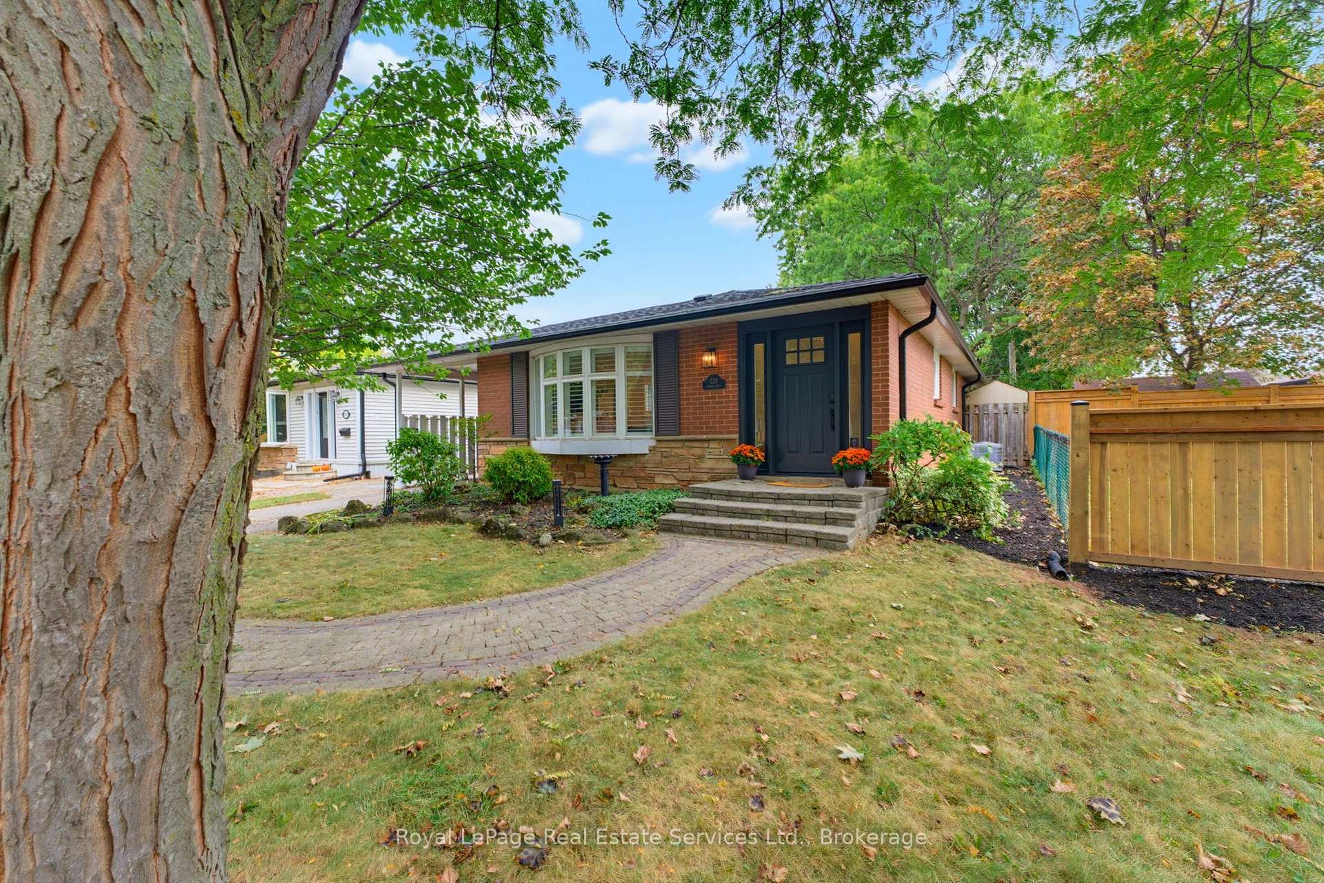 Photo 1 of 539 Galway Drive, Burlington, Shoreacres — HOMEH