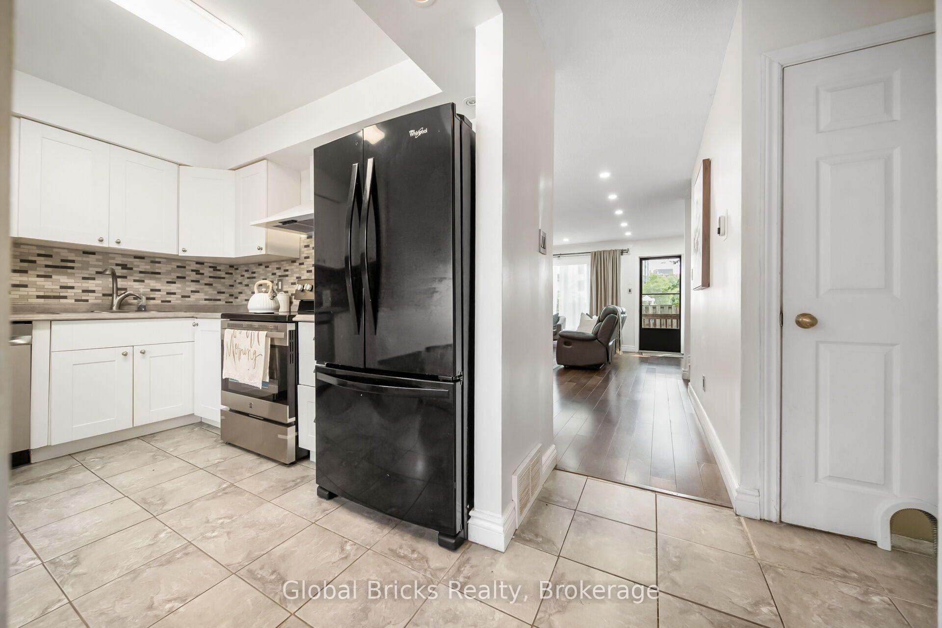Photo 7 of Unit 27, 15 Green Valley Drive, Kitchener, Pioneer Park — HOMEH