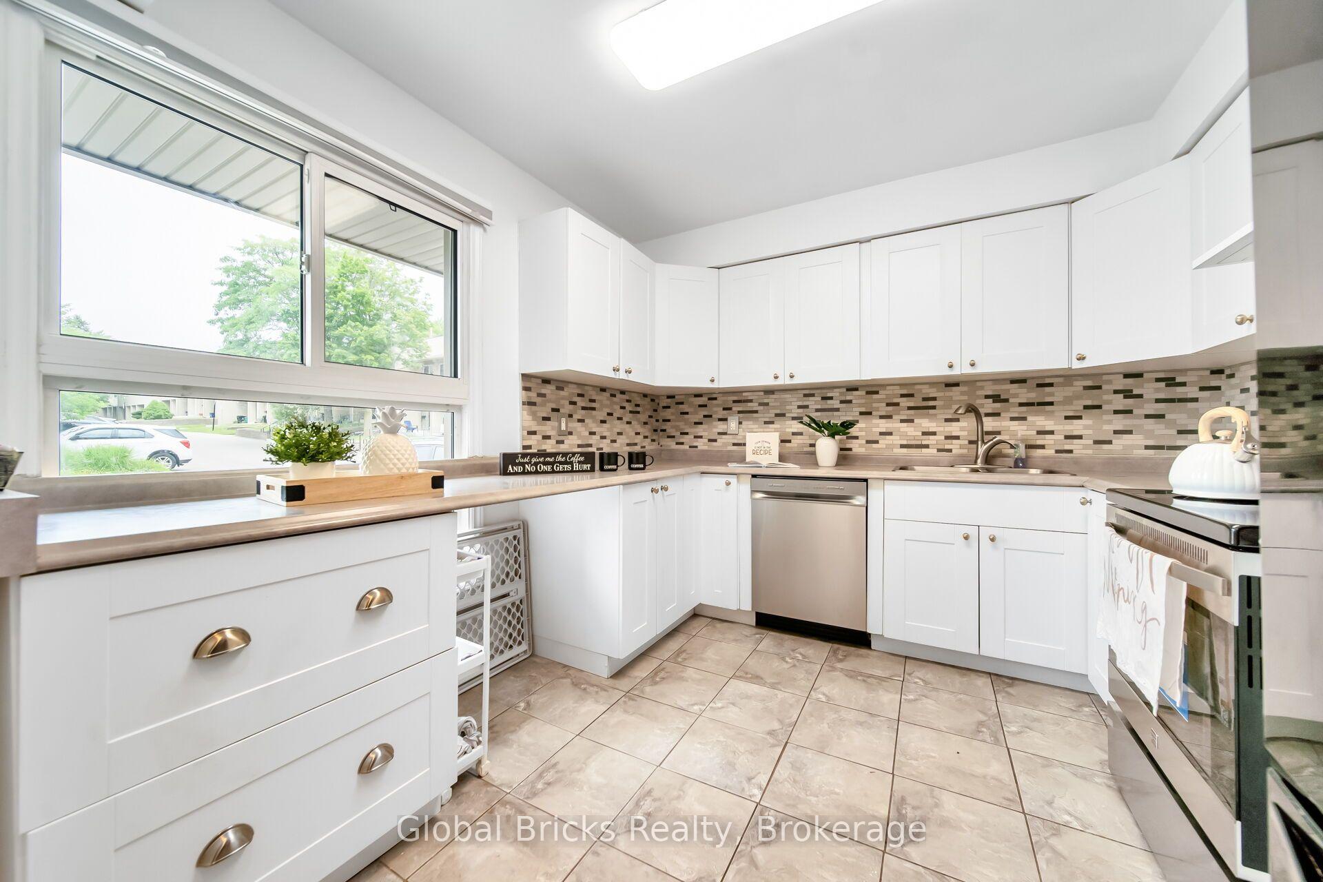 Photo 9 of Unit 27, 15 Green Valley Drive, Kitchener, Pioneer Park — HOMEH